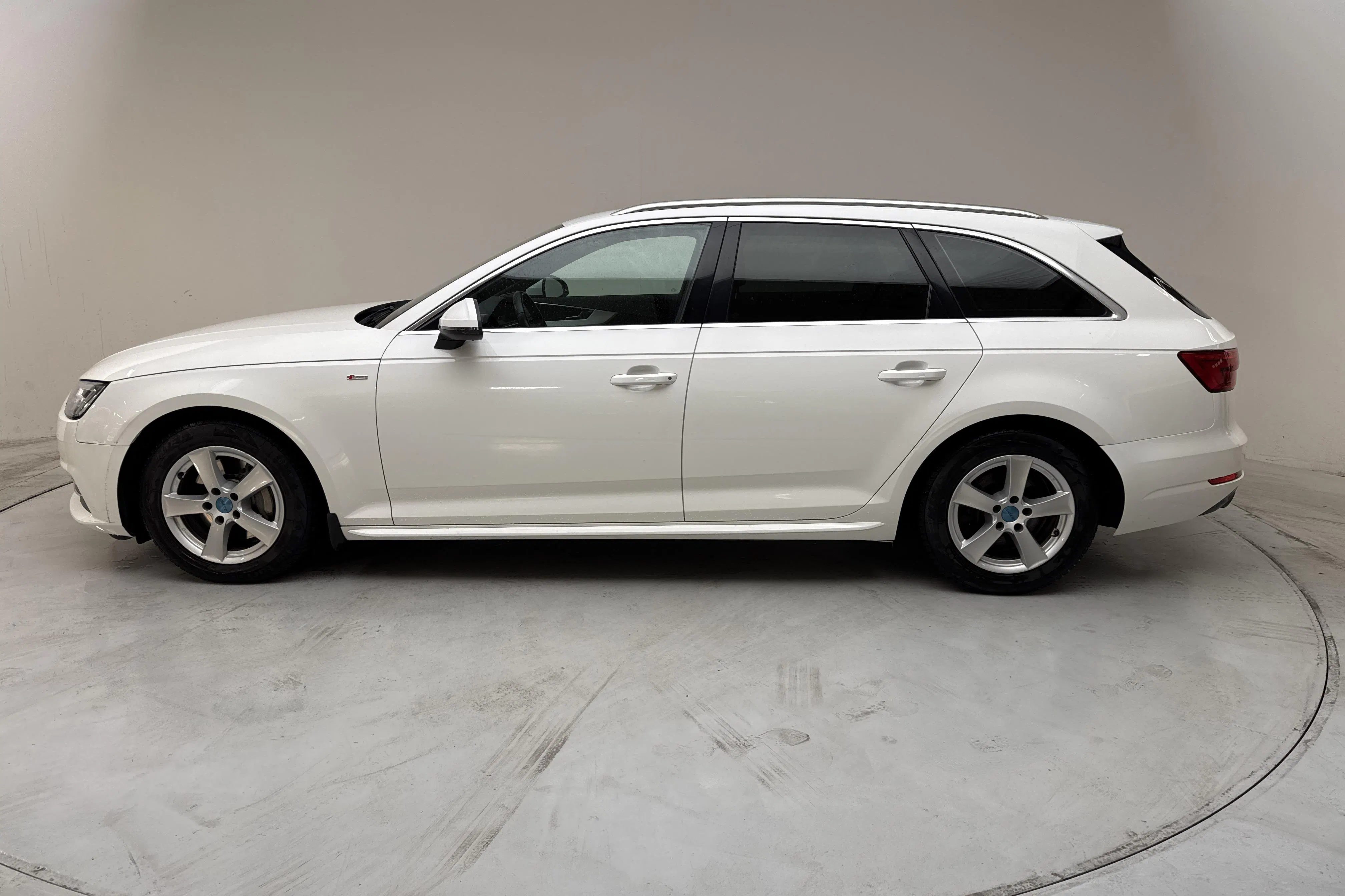 Presentation photo 2 of 13: Audi A4 2.0 TDI Avant (190hk) - 194 350 km - Automatic - white - 2016