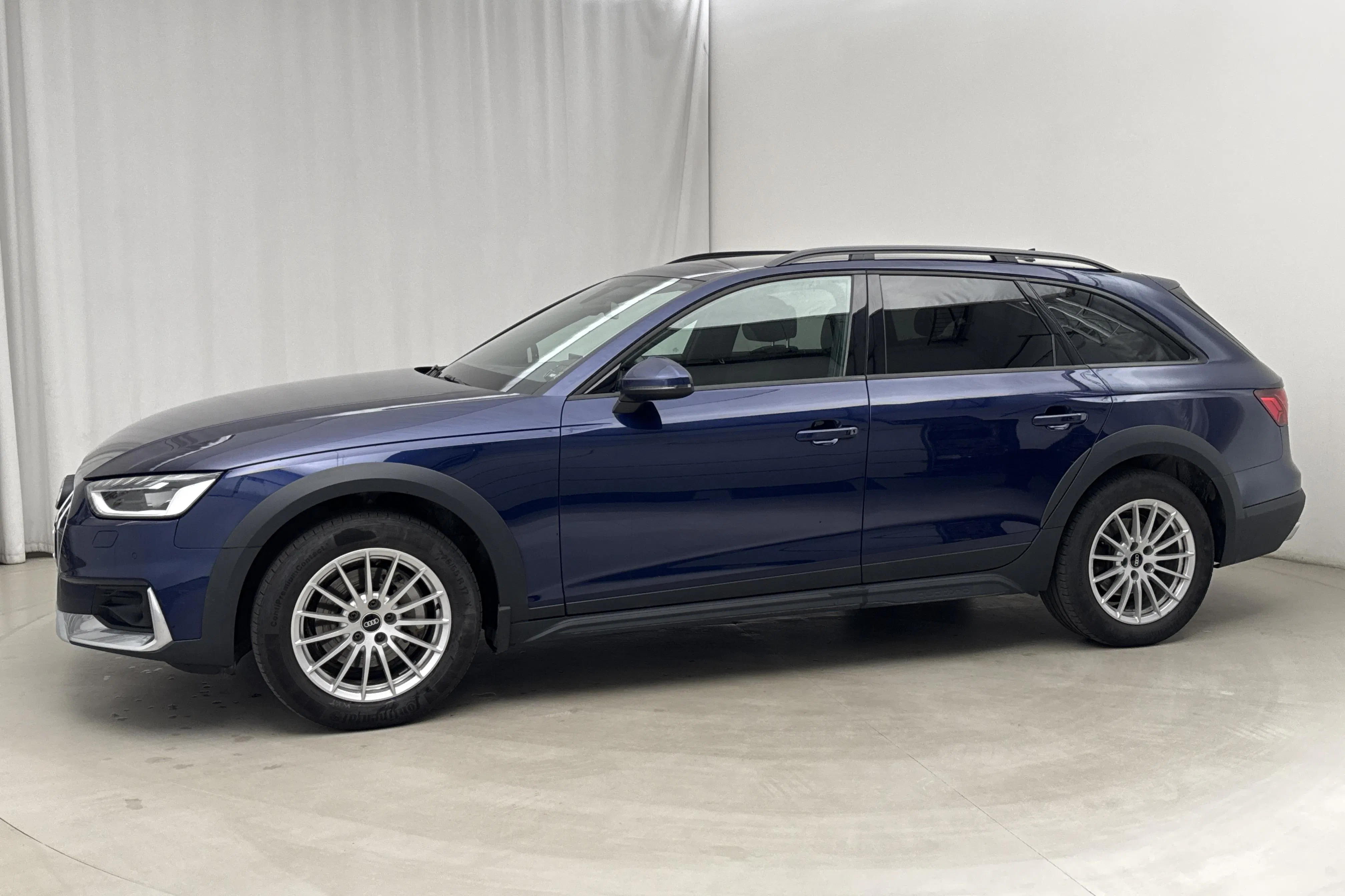 Presentationsfoto 2 av 16: Audi A4 Allroad 40 TDI quattro (204hk) - 6 932 mil - Automat - blå - 2021