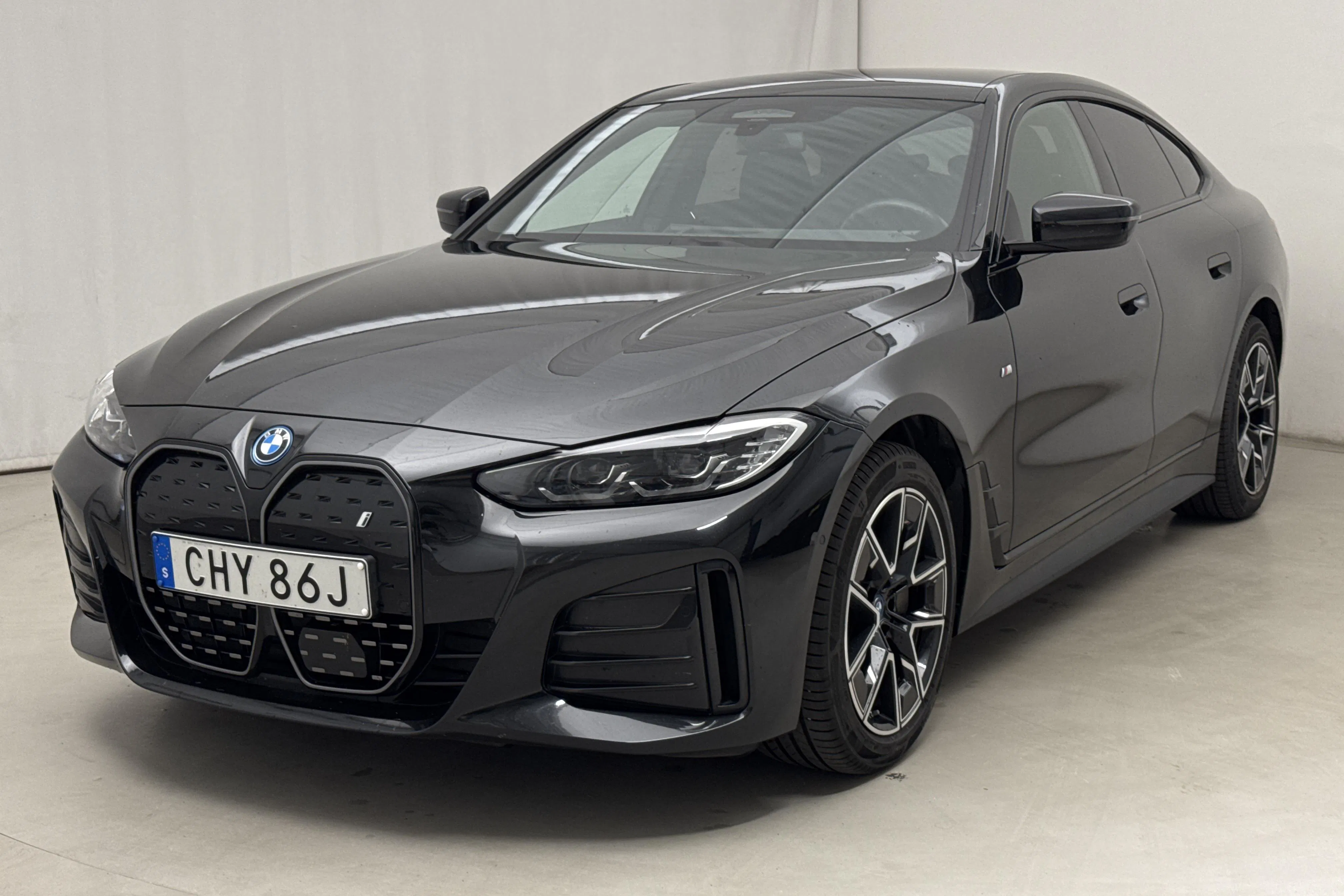 Presentationsfoto 1 av 22: BMW i4 eDrive40, G26 (340hk) - 11 267 mil - Automat - svart - 2024