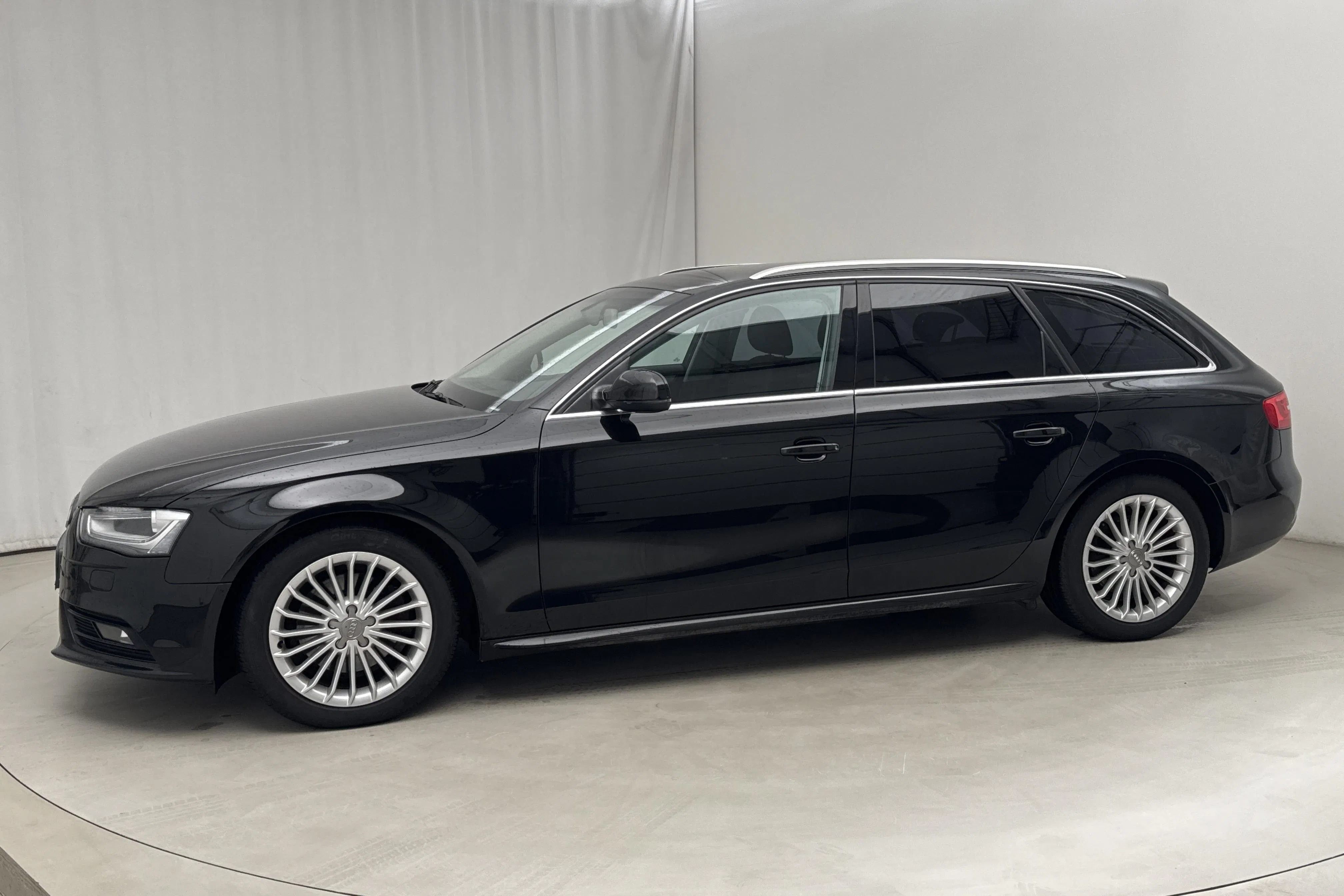 Presentation photo 2 of 14: Audi A4 2.0 TDI Ultra Avant (136hk) - 160 100 km - Manual - black - 2013
