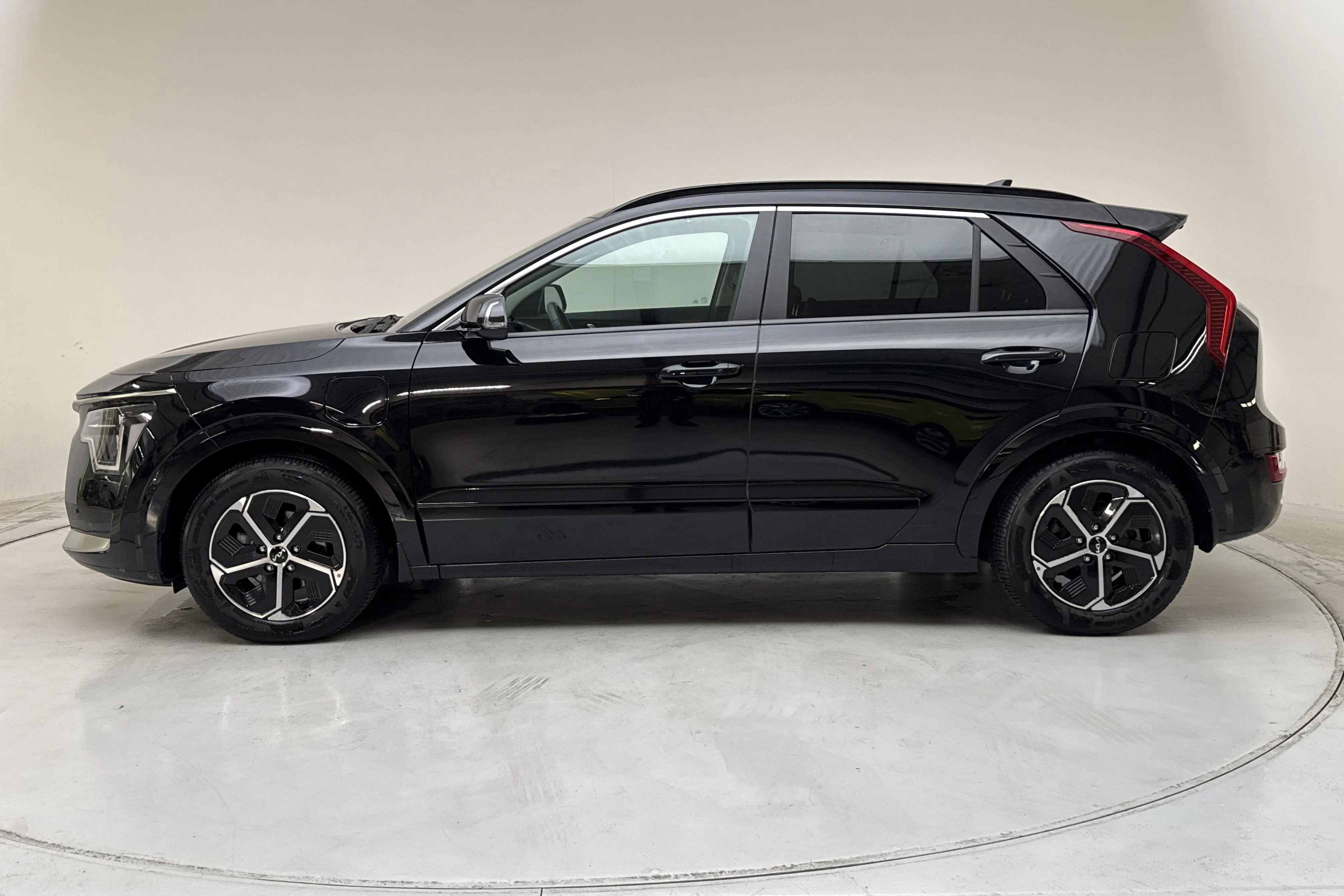 Presentationsfoto 2 av 19: KIA Niro Plug-in Hybrid (183hk) - 4 766 mil - Automat - vit - 2024