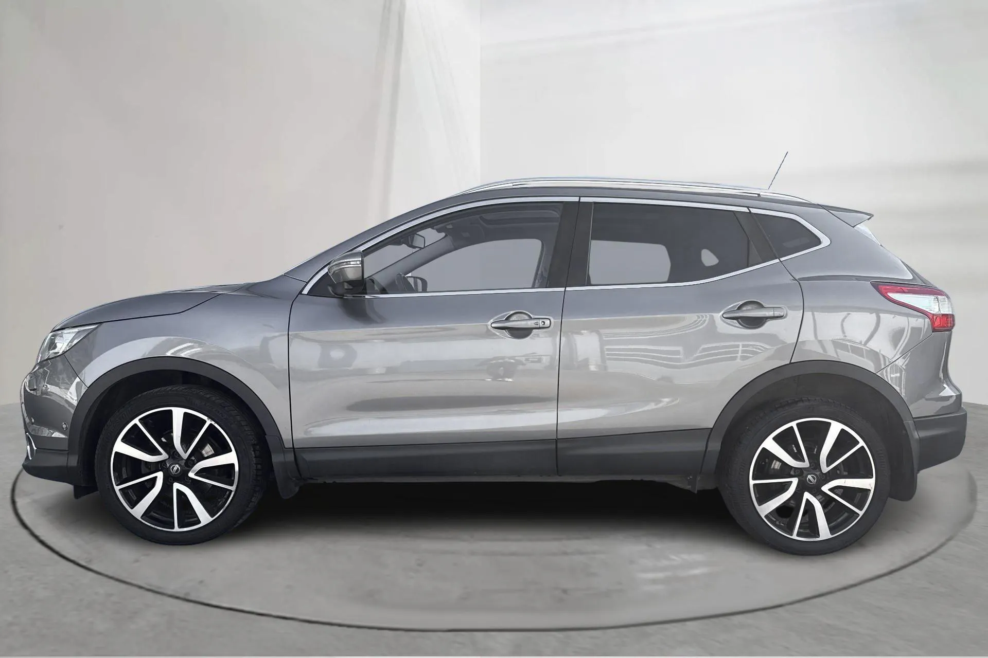 Presentationsfoto 2 av 16: Nissan Qashqai 1.2 (115hk) - 15 996 mil - Automat - grå - 2016