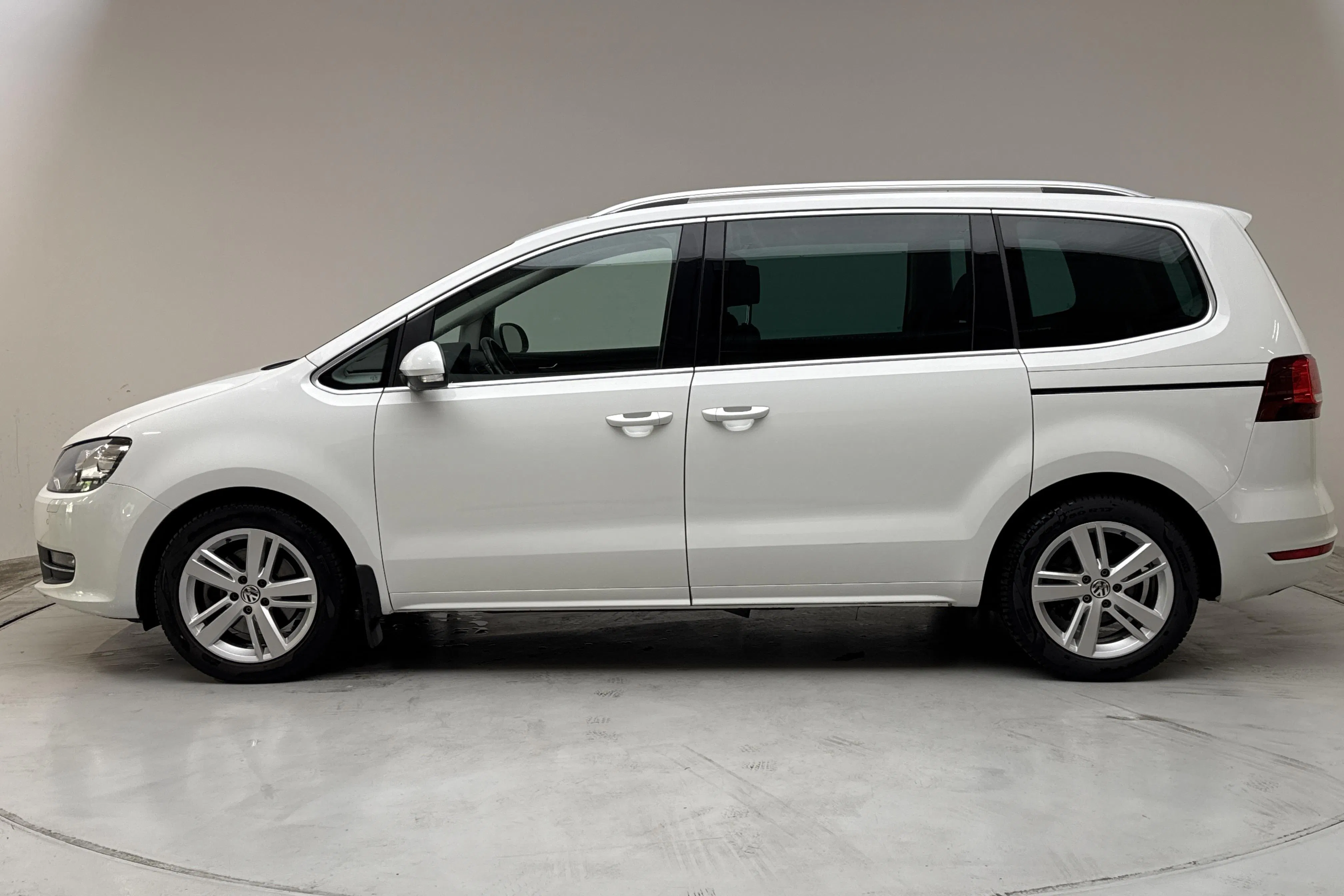 Presentation photo 2 of 13: VW Sharan 2.0 TDI 4Motion (184hk) - 84 070 km - Automatic - white - 2018