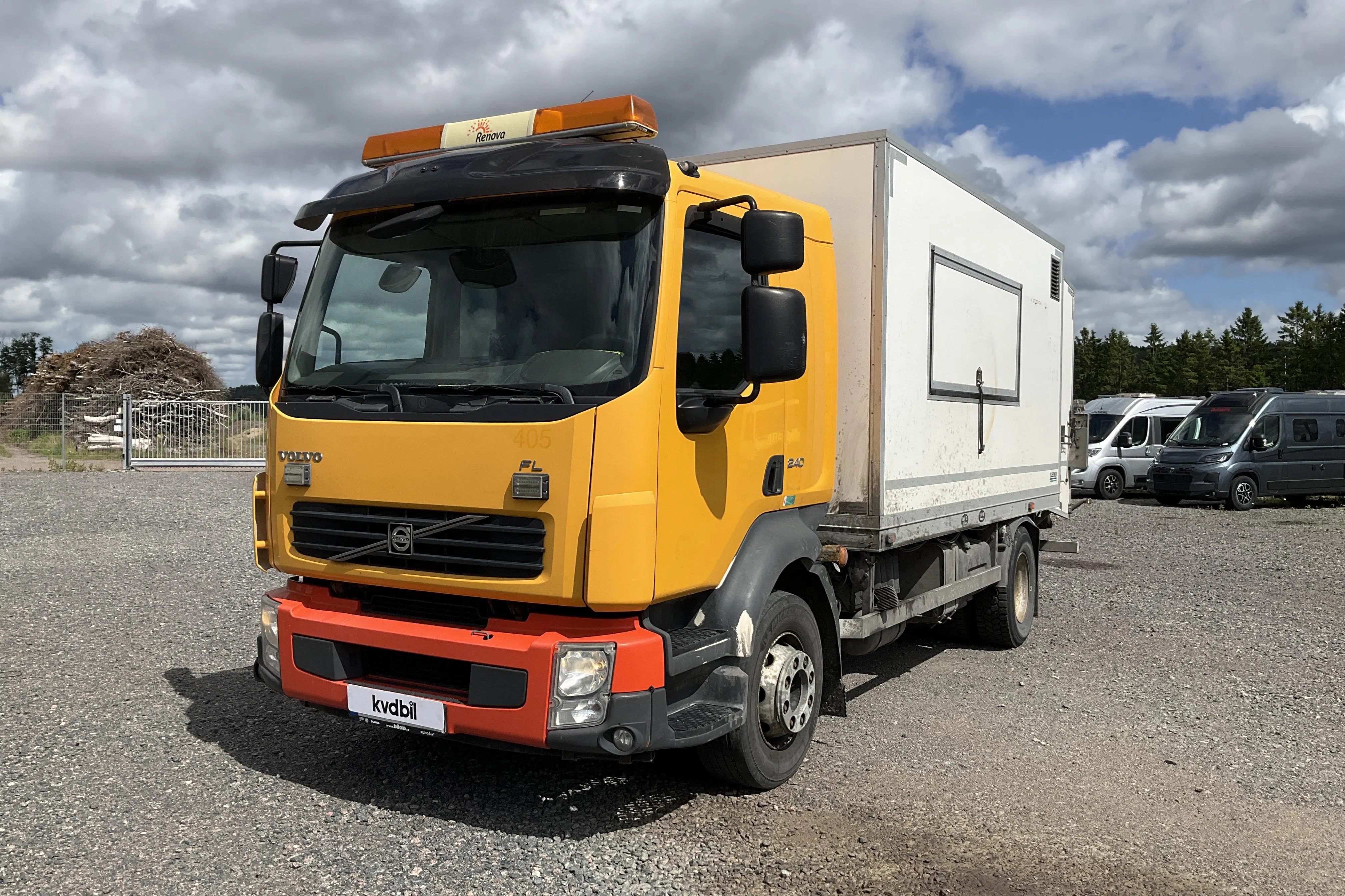 Presentationsfoto 1 av 41: VOLVO FL240 - 130 031 km - Automat - gul - 2012