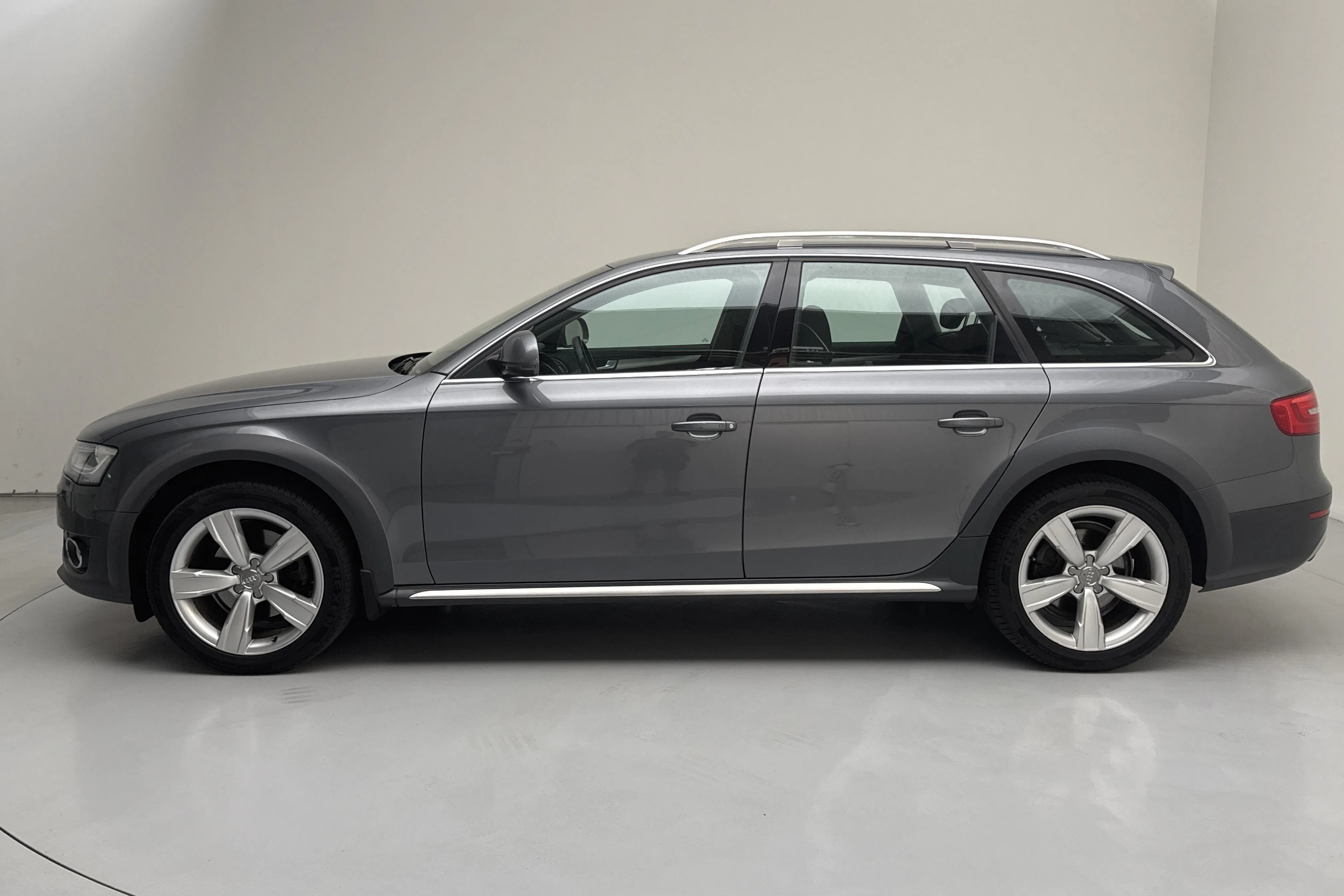Presentation photo 2 of 13: Audi A4 Allroad 2.0 TDI clean diesel Avant quattro (190hk) - 227 940 km - Automatic - gray - 2015