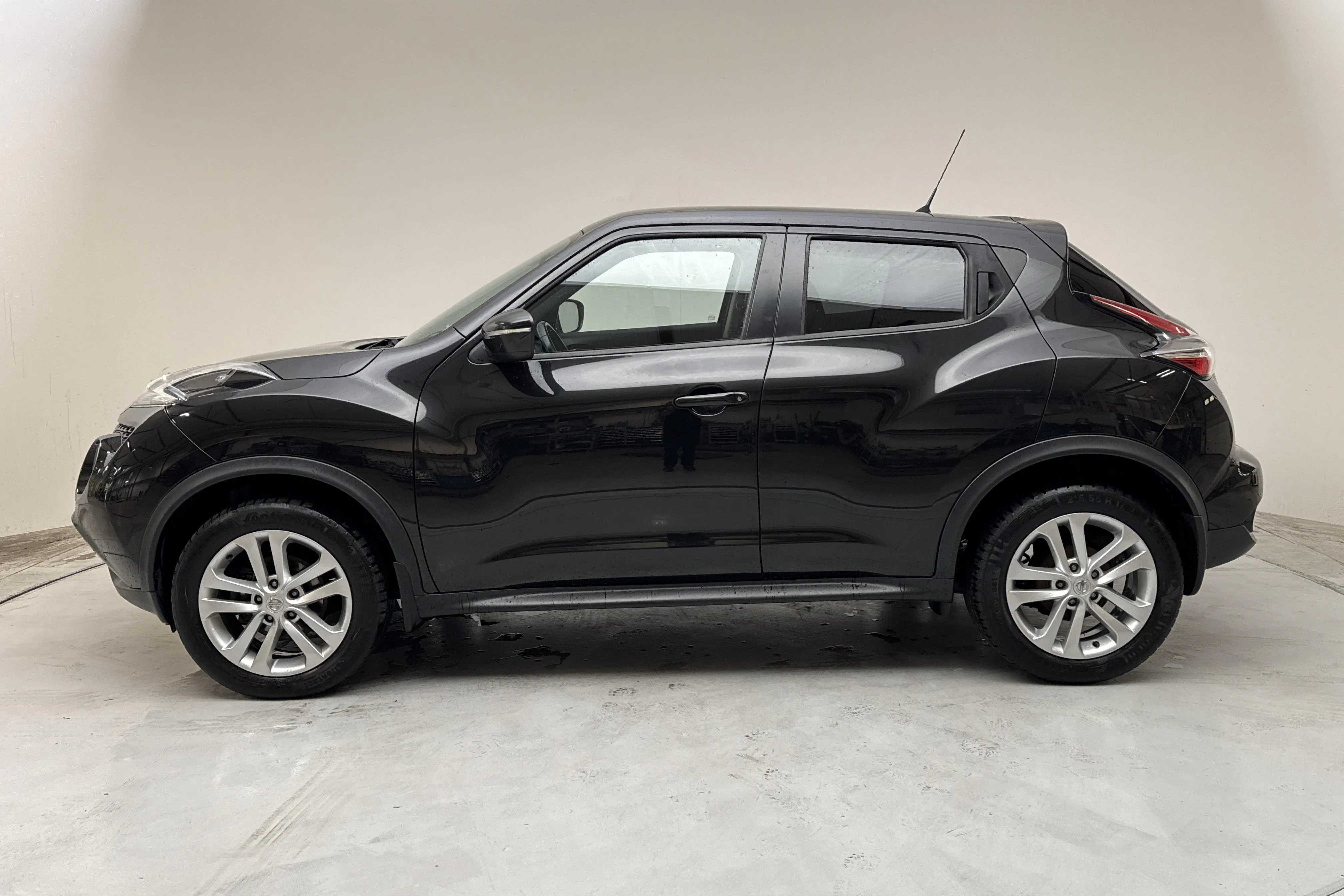 Presentation photo 2 of 17: Nissan Juke 1.2 DIG-T (115hk) - 111 700 km - Manual - black - 2016