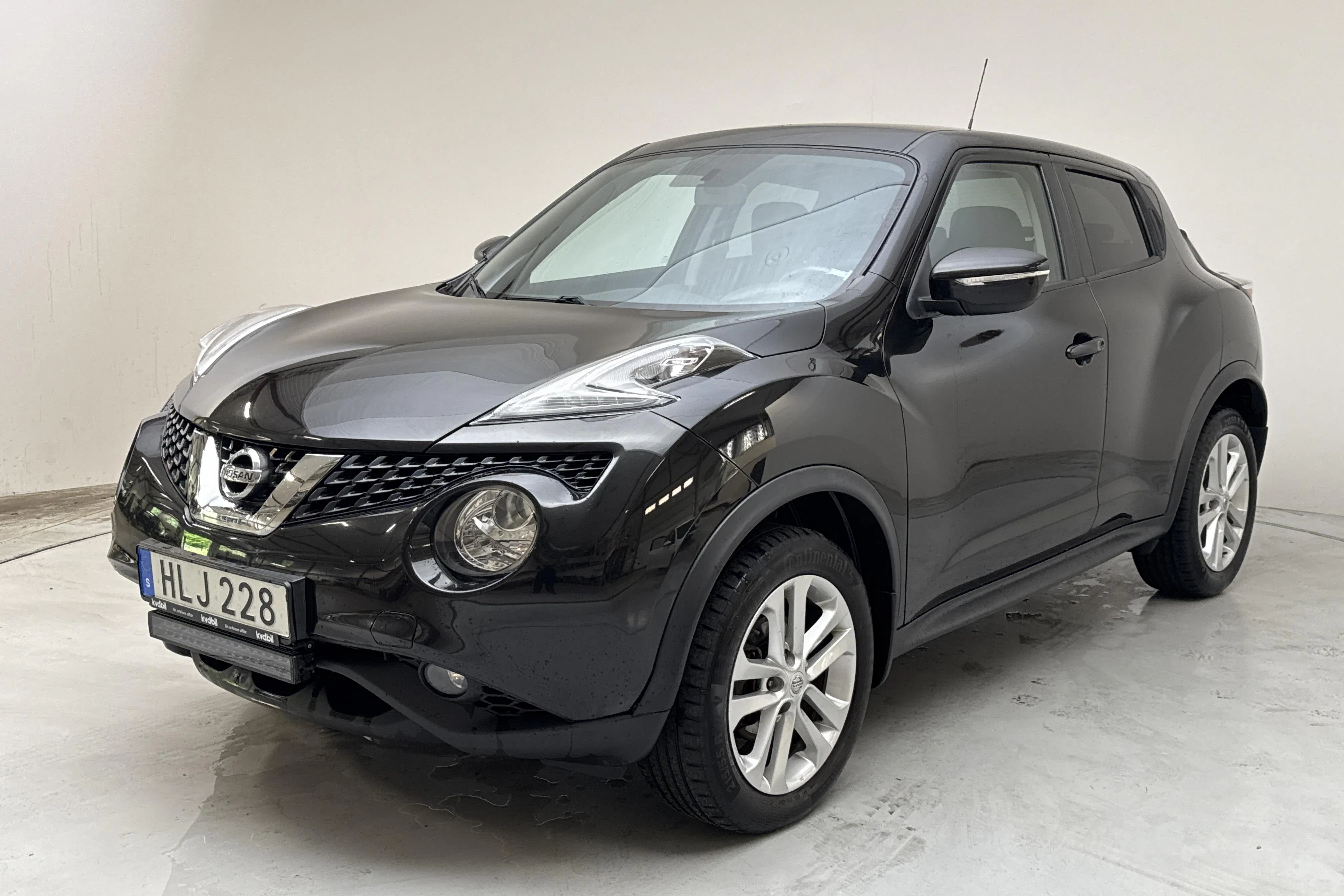 Presentation photo 1 of 17: Nissan Juke 1.2 DIG-T (115hk) - 111 700 km - Manual - black - 2016