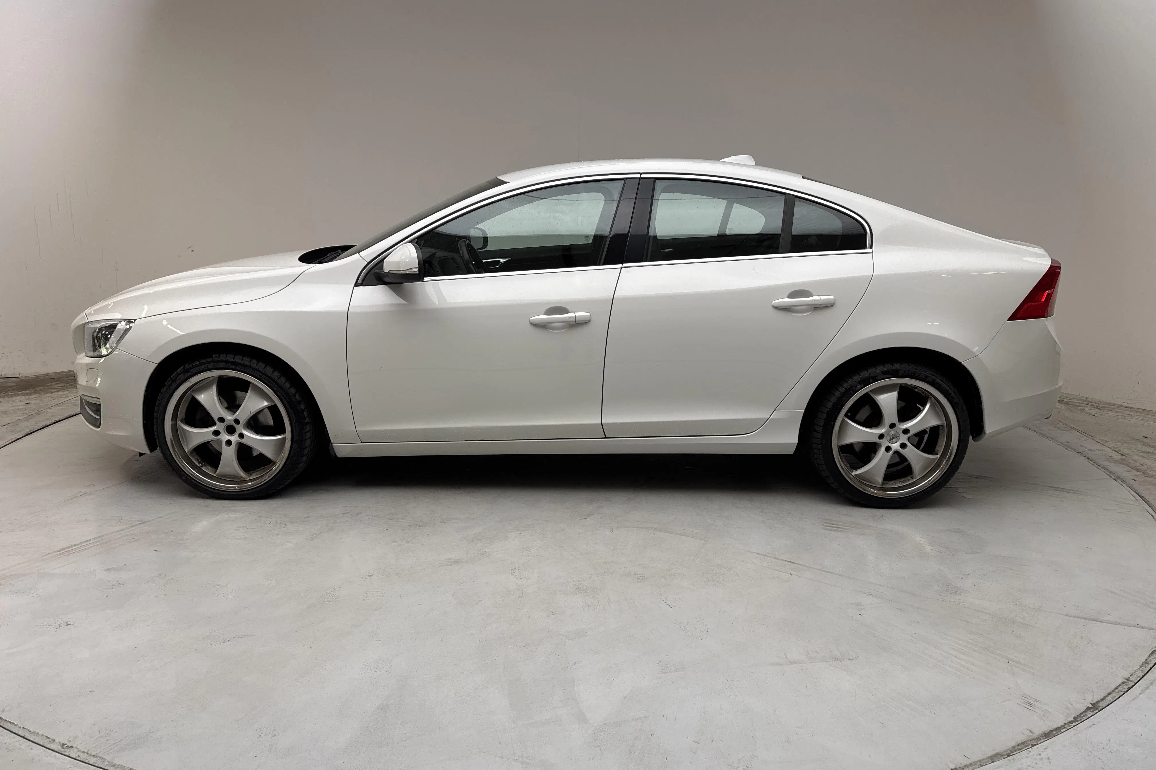 Presentation photo 2 of 14: Volvo S60 D4 (181hk) - 212 590 km - Manual - white - 2015