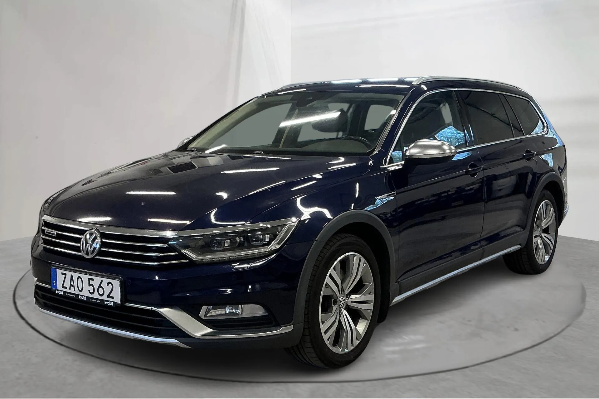 Presentation photo 1 of 17: VW Passat Alltrack 2.0 TDI Sportscombi 4MOTION (240hk) - 240 980 km - Automatic - dark blue - 2018