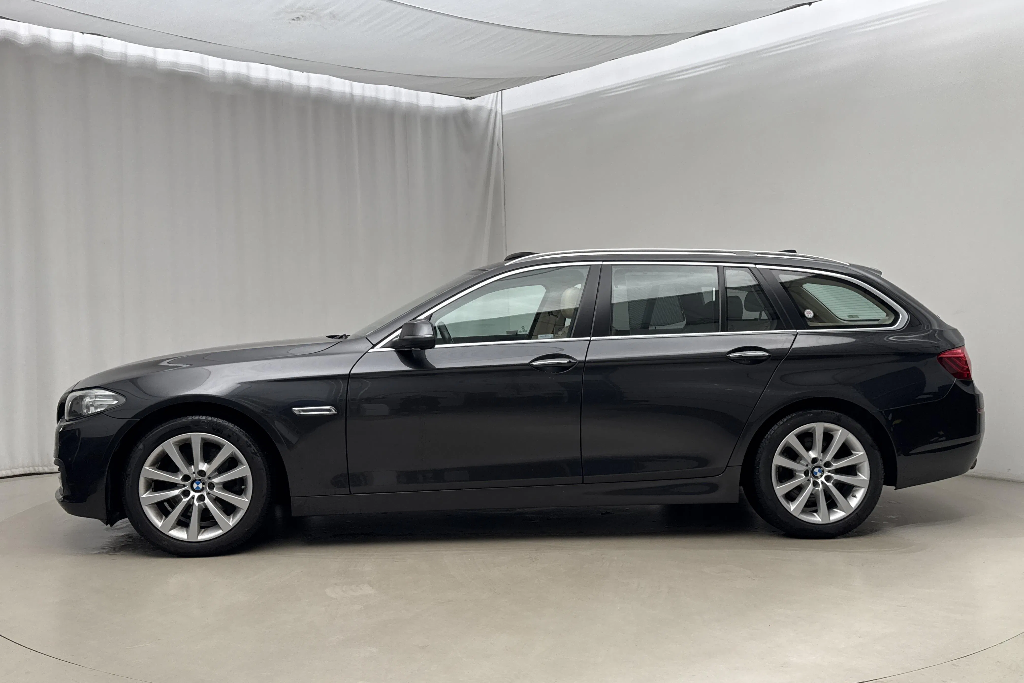 Presentation photo 2 of 22: BMW 520d xDrive Touring, F11 (190hk) - 73 000 km - Automatic - gray - 2015