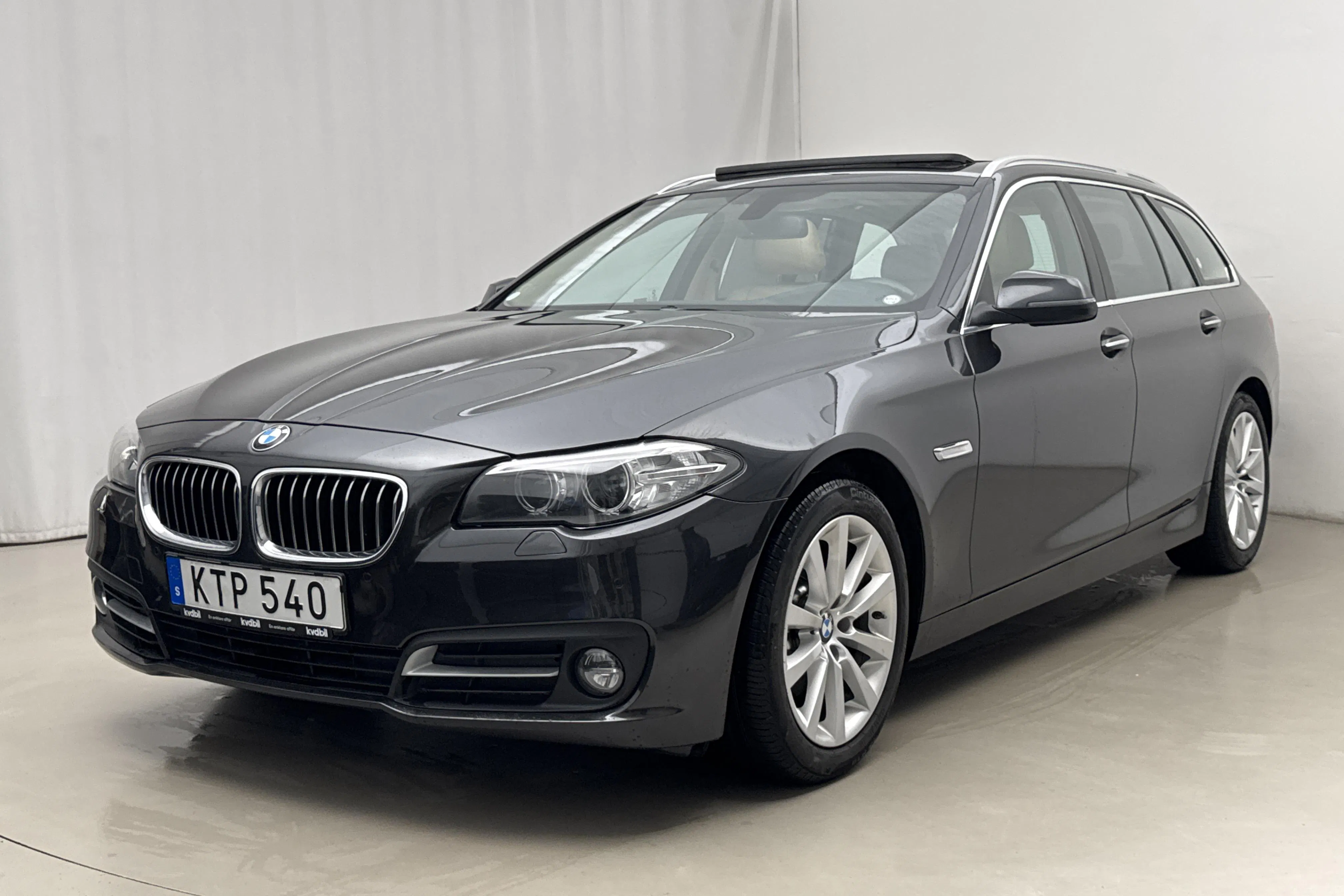 Presentation photo 1 of 22: BMW 520d xDrive Touring, F11 (190hk) - 73 000 km - Automatic - gray - 2015