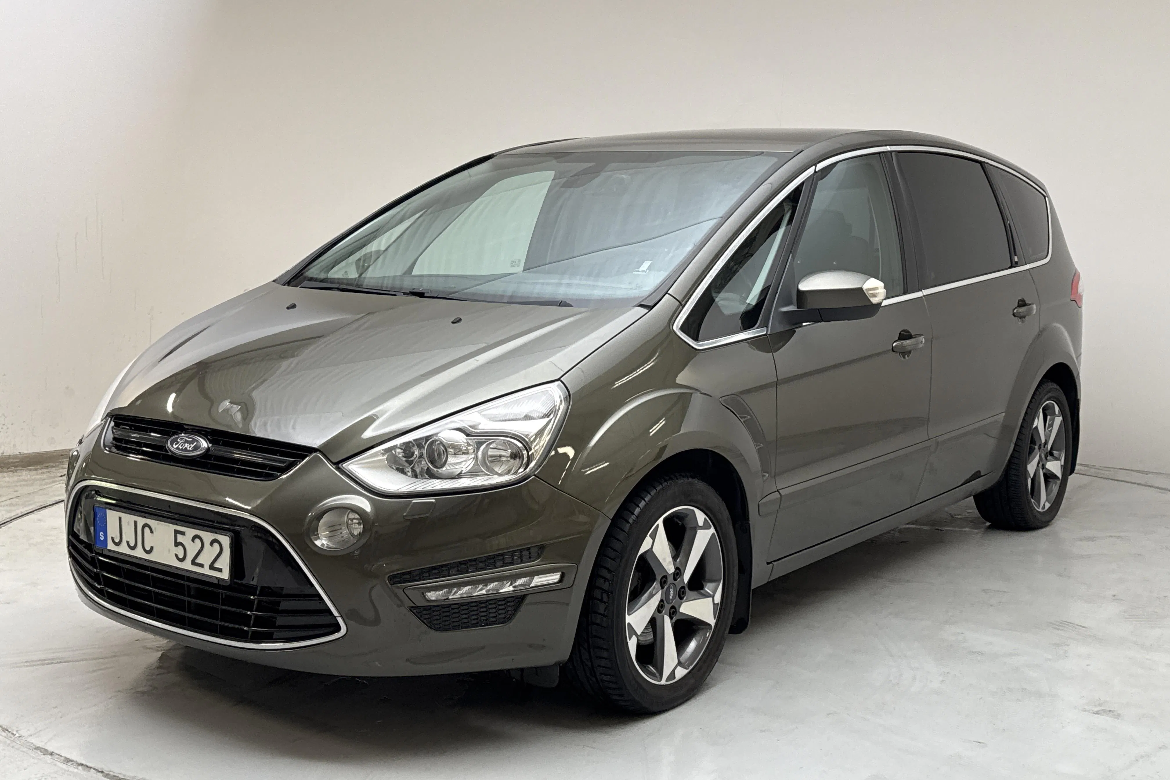 Presentationsfoto 1 av 16: Ford S-MAX 2.0 Duratorq TDCi (140hk) - 22 620 mil - Automat - grön - 2014
