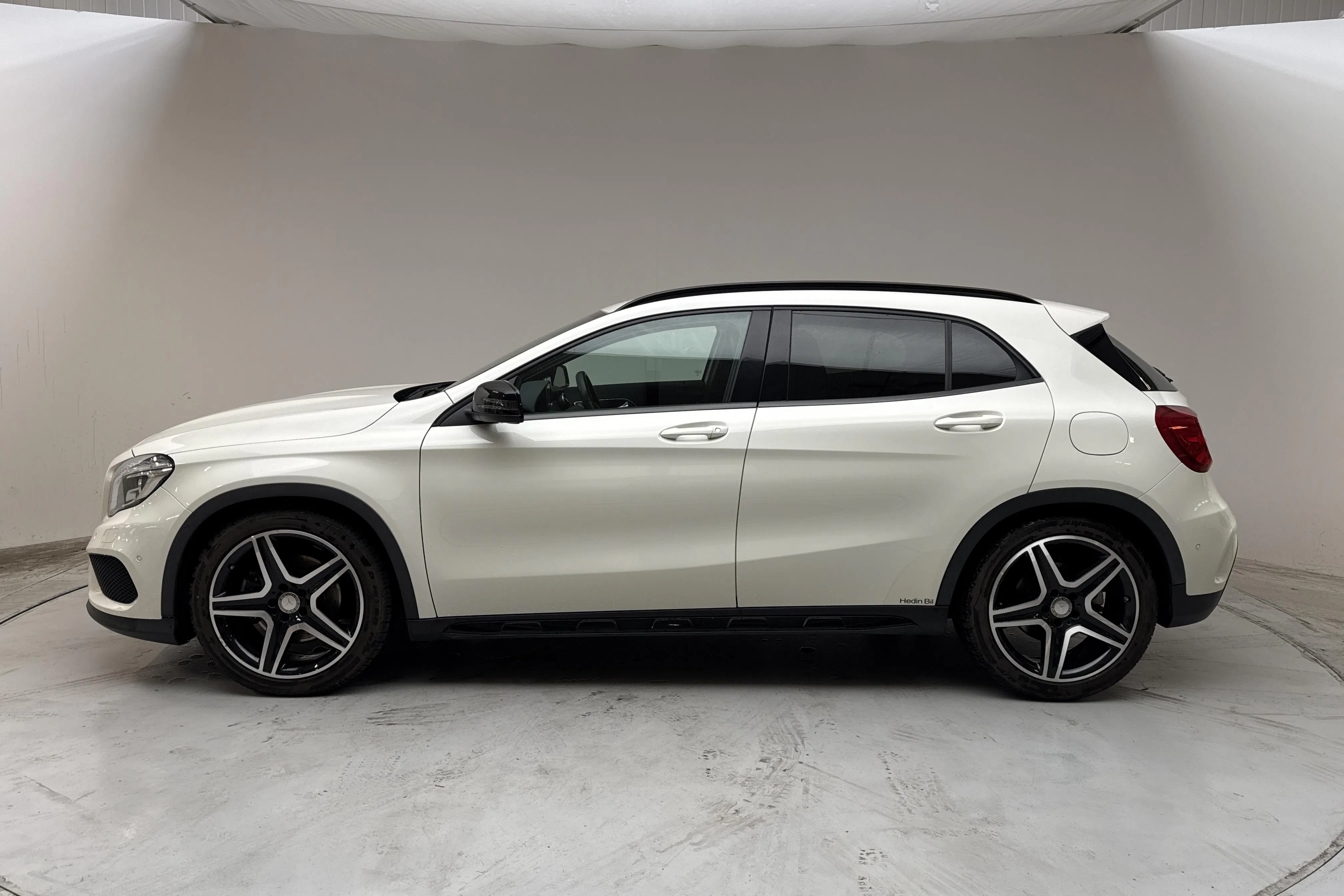 Presentation photo 2 of 14: Mercedes GLA 220 d 4MATIC X156 (170hk) - 50 380 km - Automatic - white - 2016