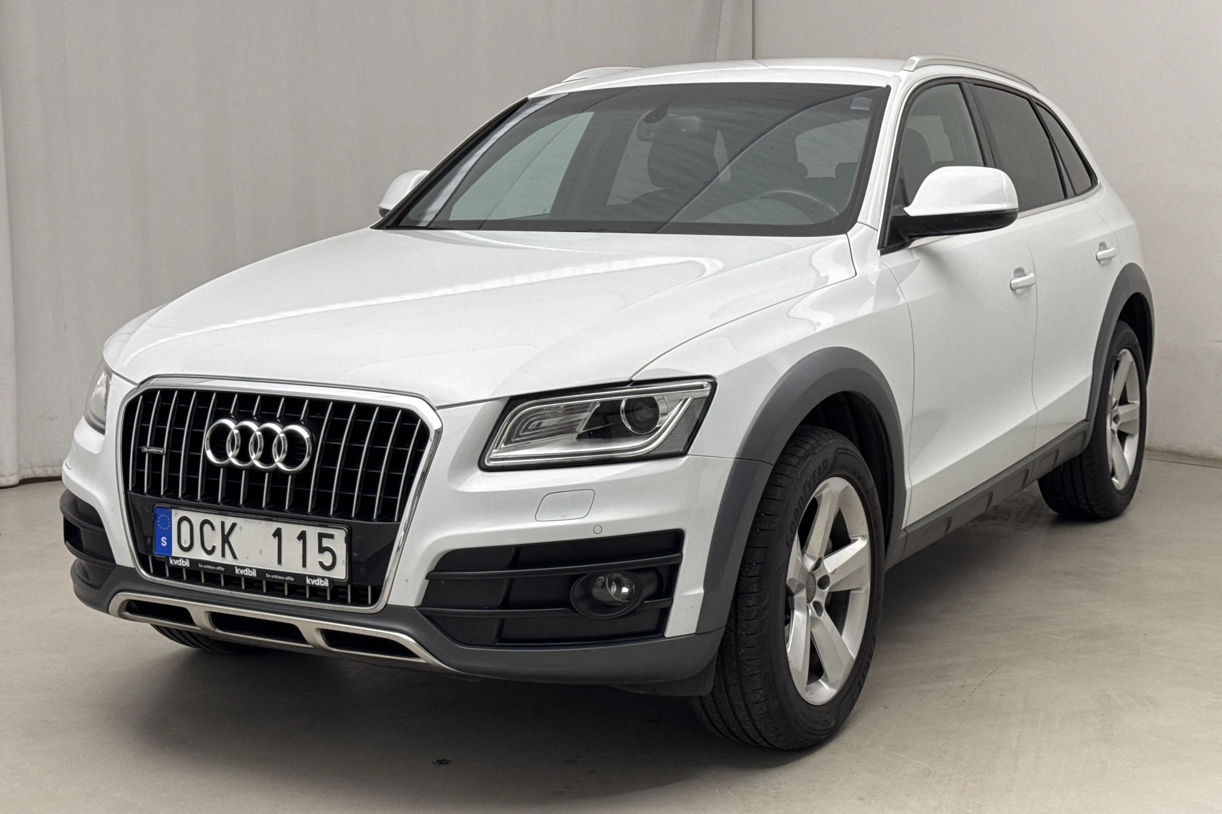 Presentationsfoto 1 av 14: Audi Q5 2.0 TDI quattro (177hk) - 8 030 mil - Automat - vit - 2014