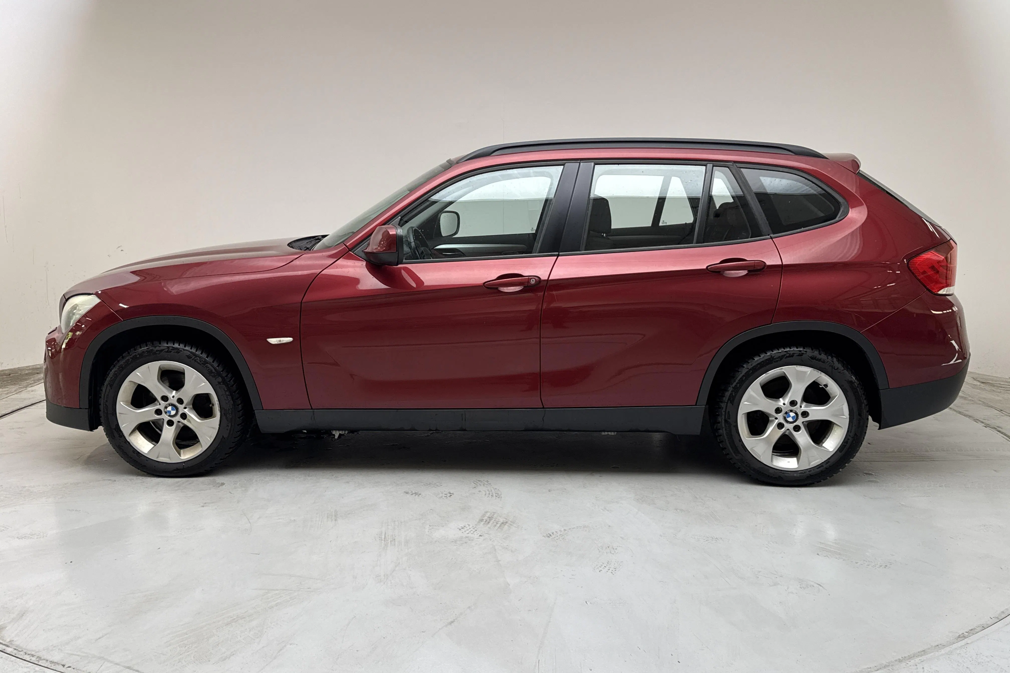 Presentation photo 2 of 11: BMW X1 xDrive20d, E84 (177hk) - 143 560 km - Automatic - red - 2011