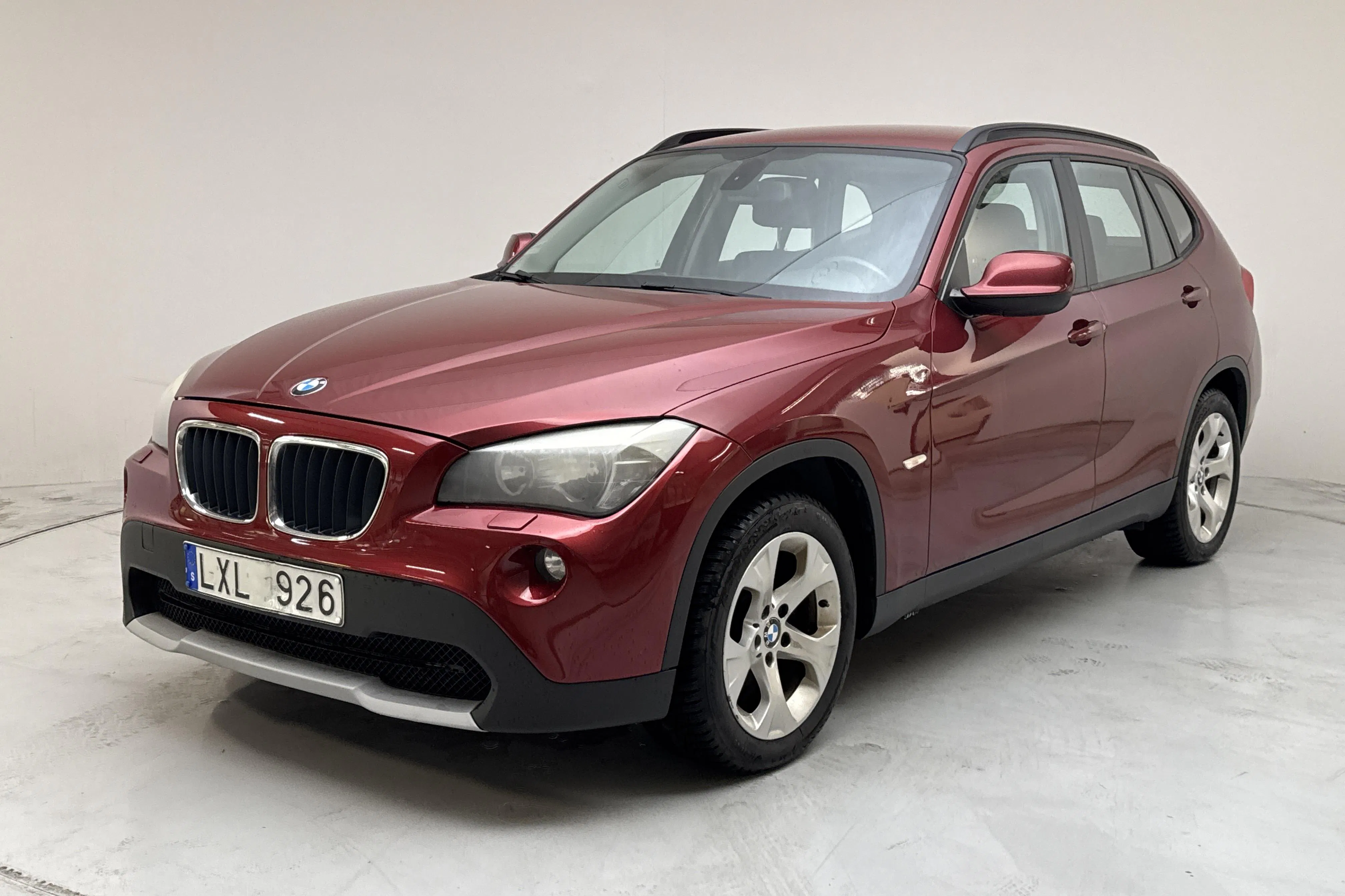 Presentation photo 1 of 11: BMW X1 xDrive20d, E84 (177hk) - 143 560 km - Automatic - red - 2011