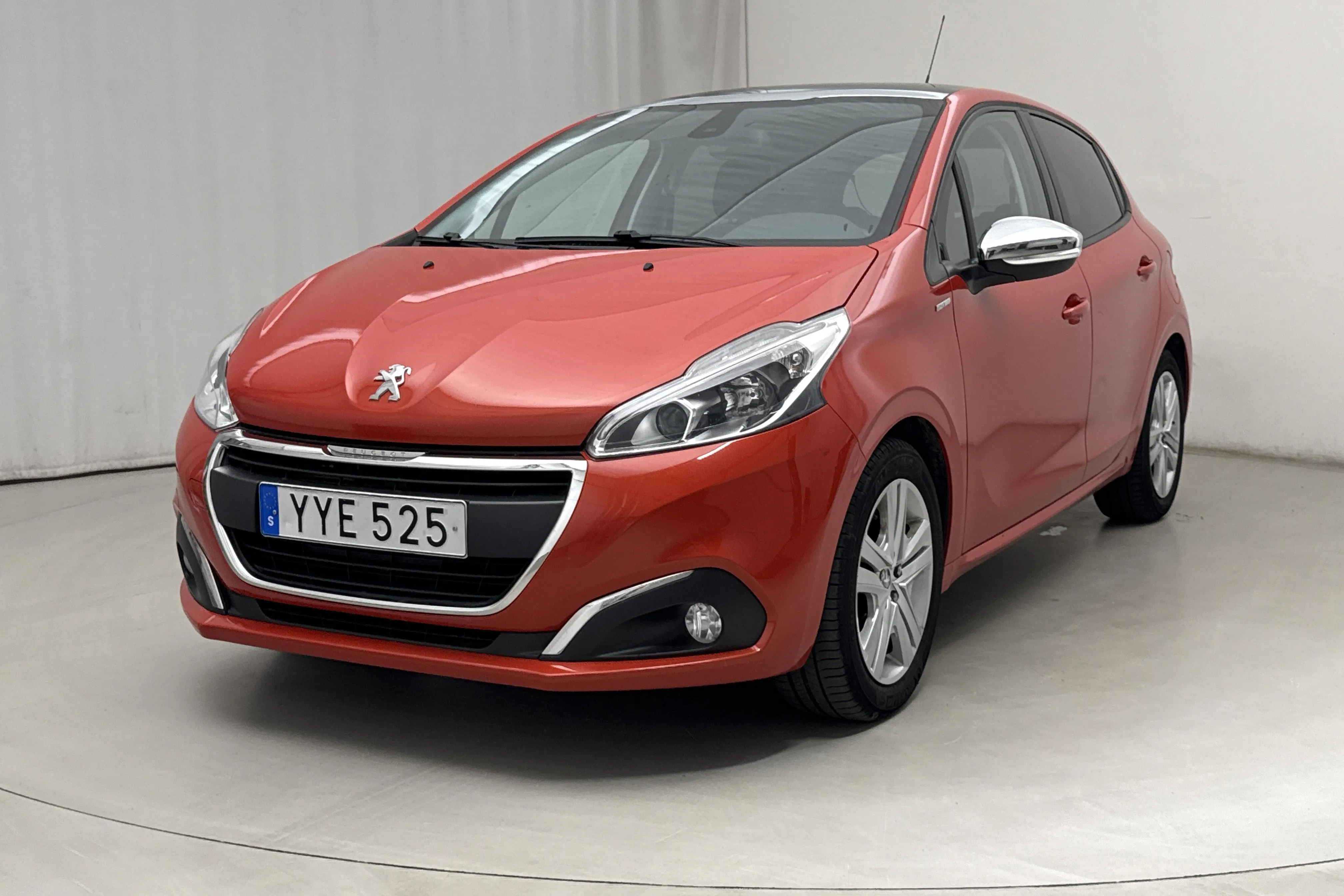 Presentation photo 1 of 16: Peugeot 208 PureTech 5dr (82hk) - 101 570 km - Manual - orange - 2018