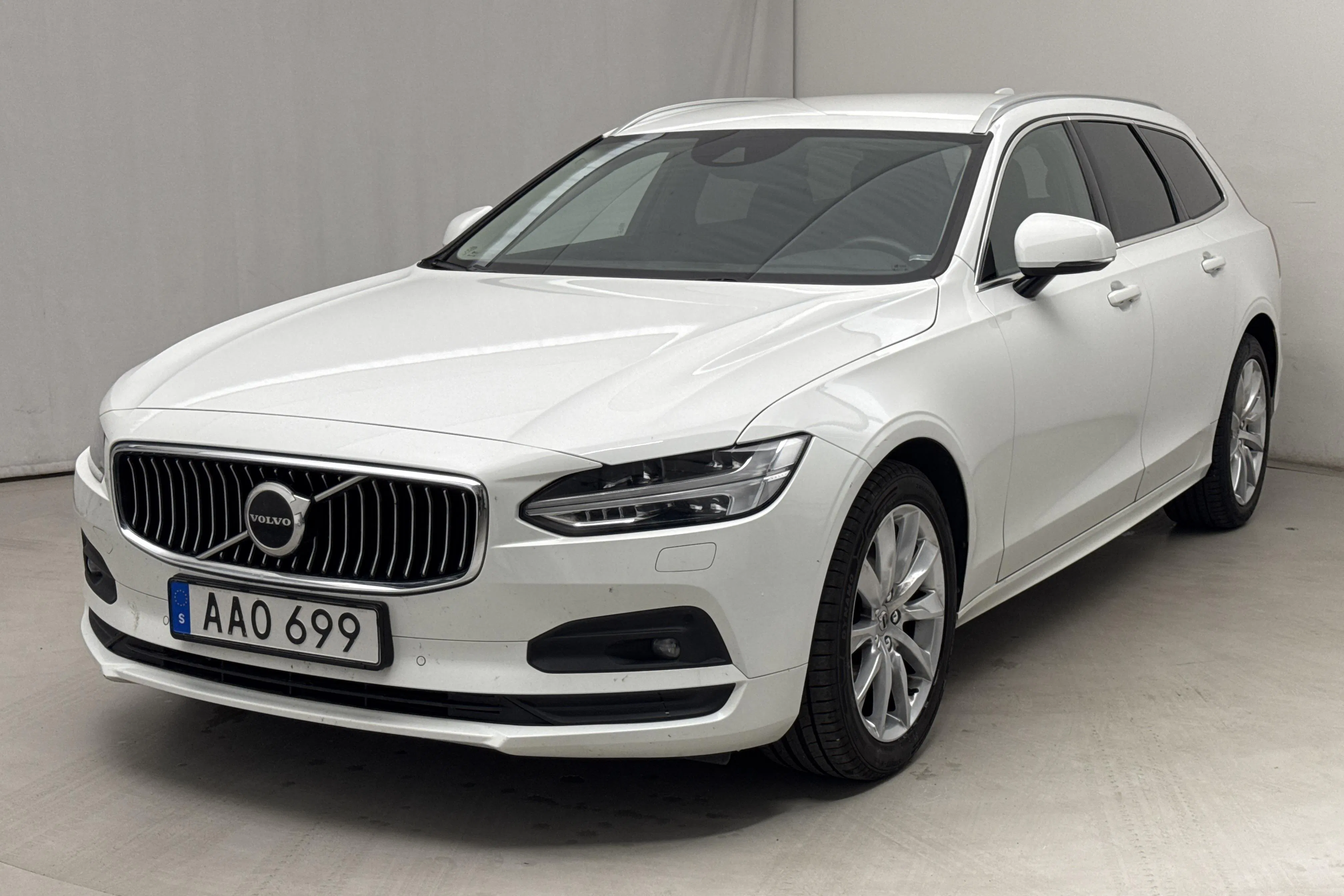 Presentation photo 1 of 15: Volvo V90 D4 (190hk) - 129 150 km - Automatic - white - 2021