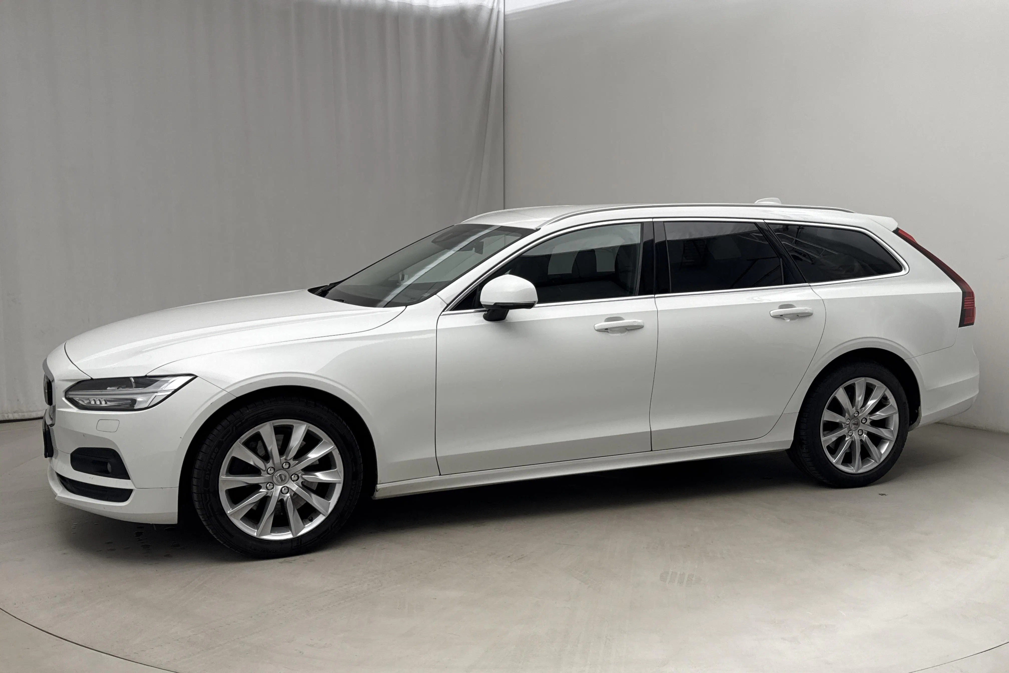 Presentation photo 2 of 15: Volvo V90 D4 (190hk) - 129 150 km - Automatic - white - 2021