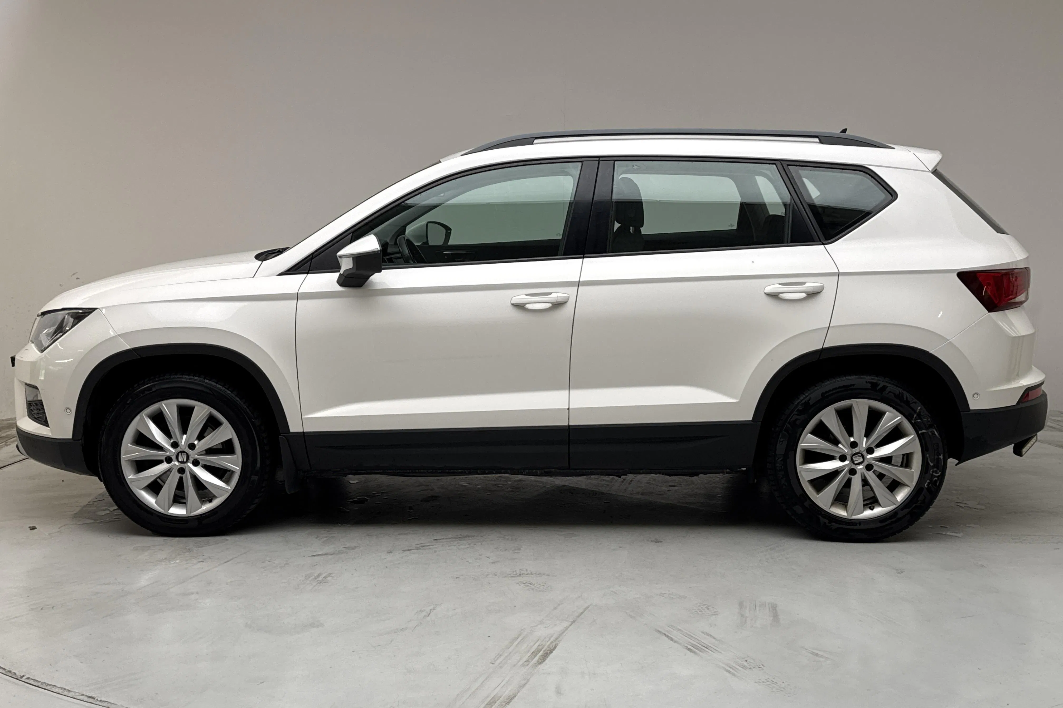 Presentationsfoto 2 av 14: Seat Ateca 1.5 TSI ACT 4Drive (150hk) - 30 863 mil - Automat - vit - 2019