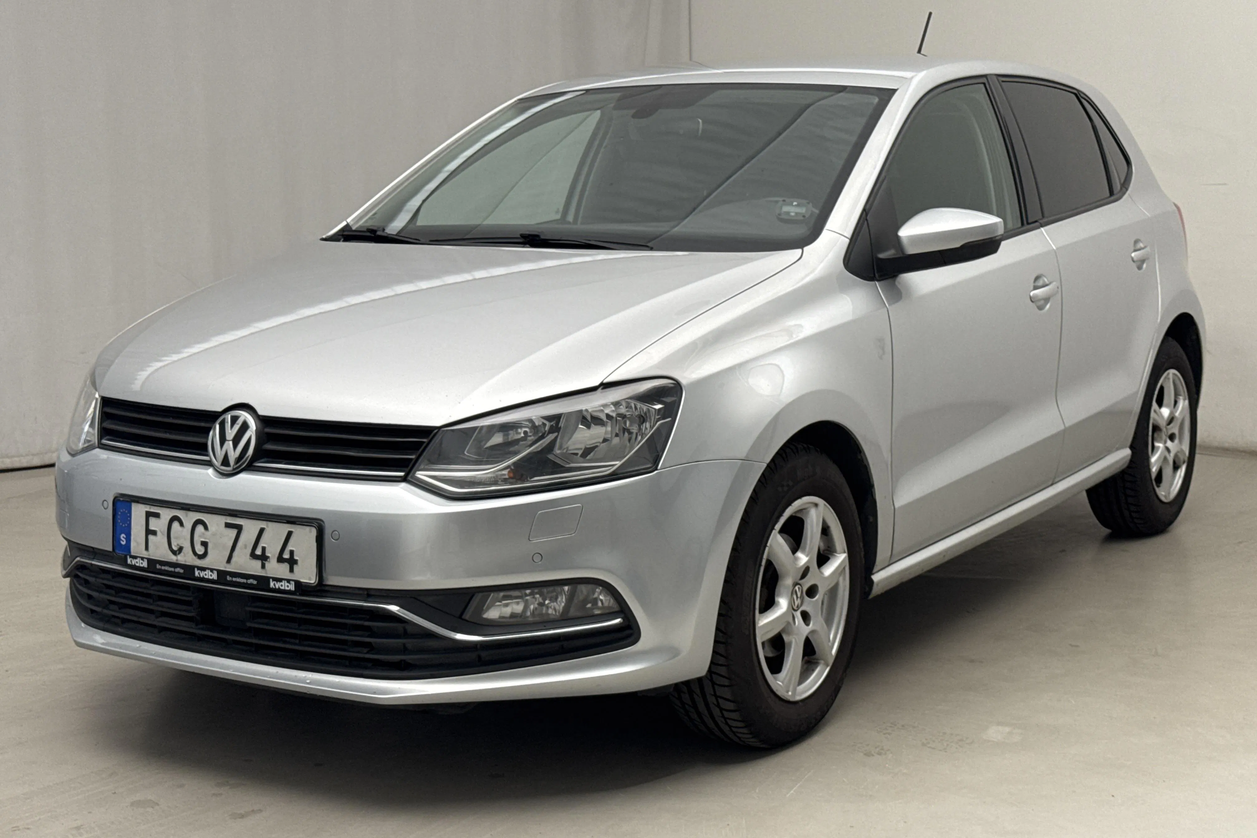 Presentation photo 1 of 14: VW Polo 1.2 TSI 5dr (90hk) - 193 940 km - Automatic - silver - 2015