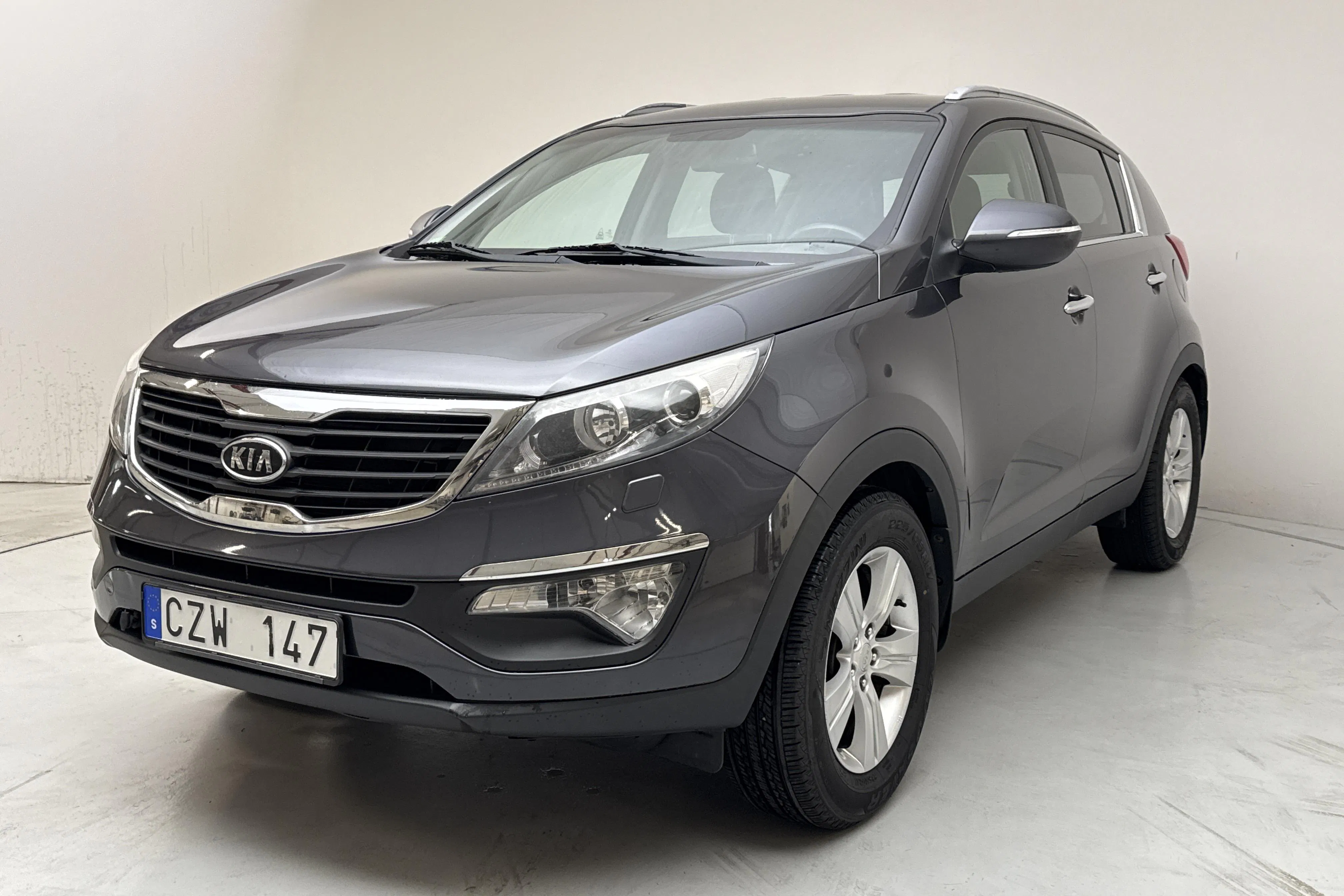 Presentationsfoto 1 av 12: KIA Sportage 1.6 2WD (136hk) - 24 758 mil - Manuell - Mörkgrå - 2011