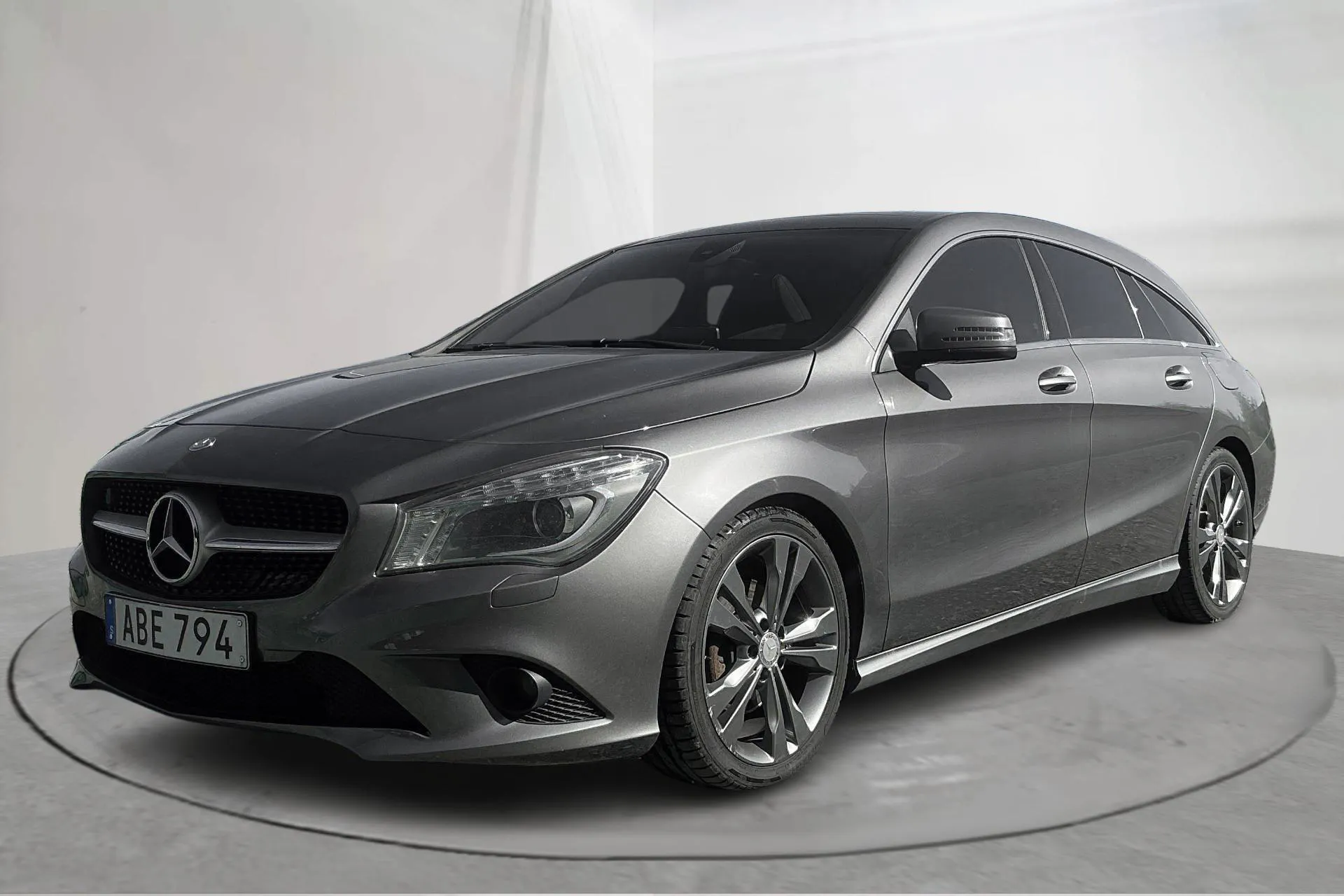 Presentationsfoto 1 av 18: Mercedes CLA 200 d Shooting Brake (136hk) - 25 806 mil - Automat - Mörkgrå - 2016