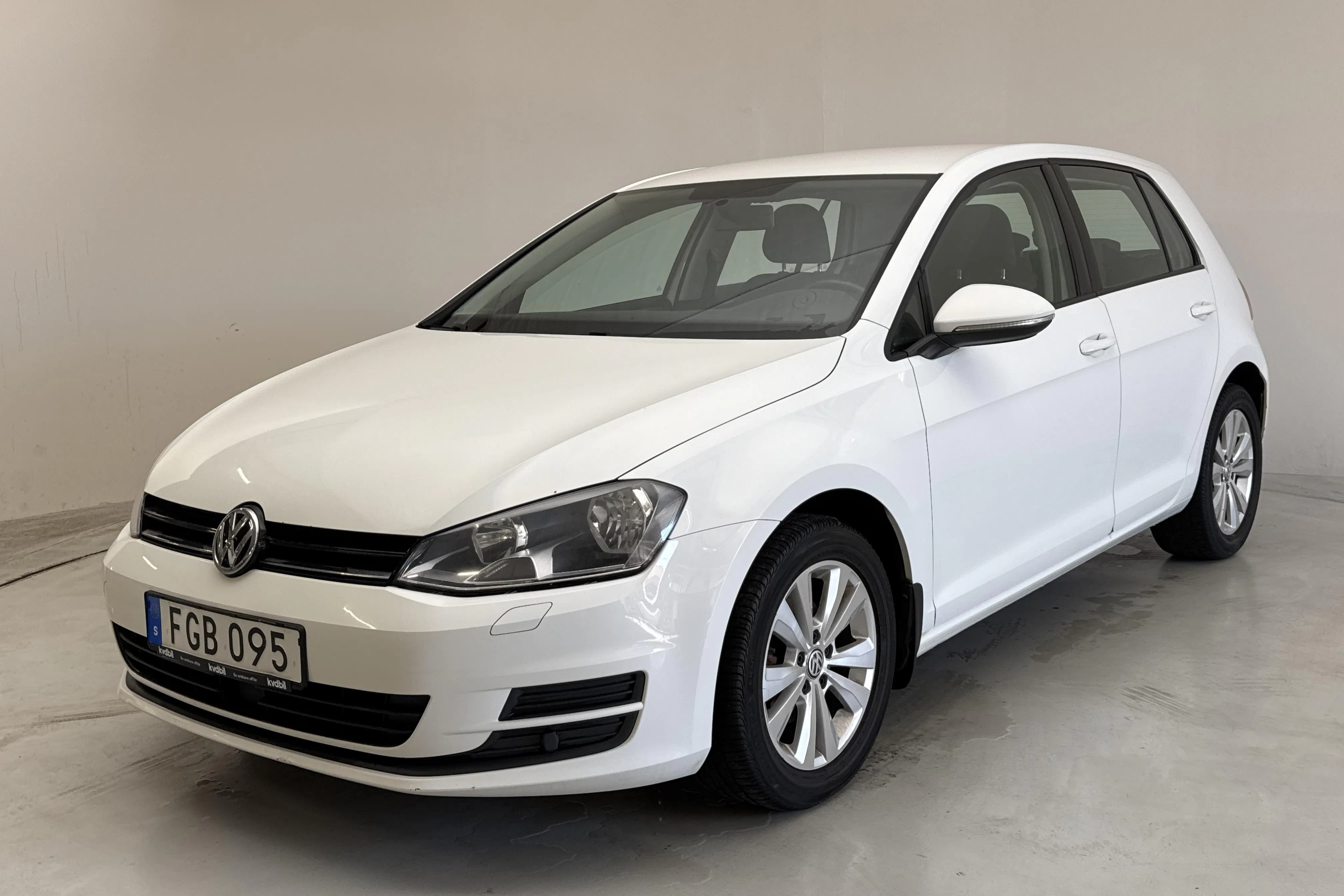Presentation photo 1 of 10: VW Golf VII 1.2 TSI 5dr (105hk) - 87 050 km - Manual - white - 2014