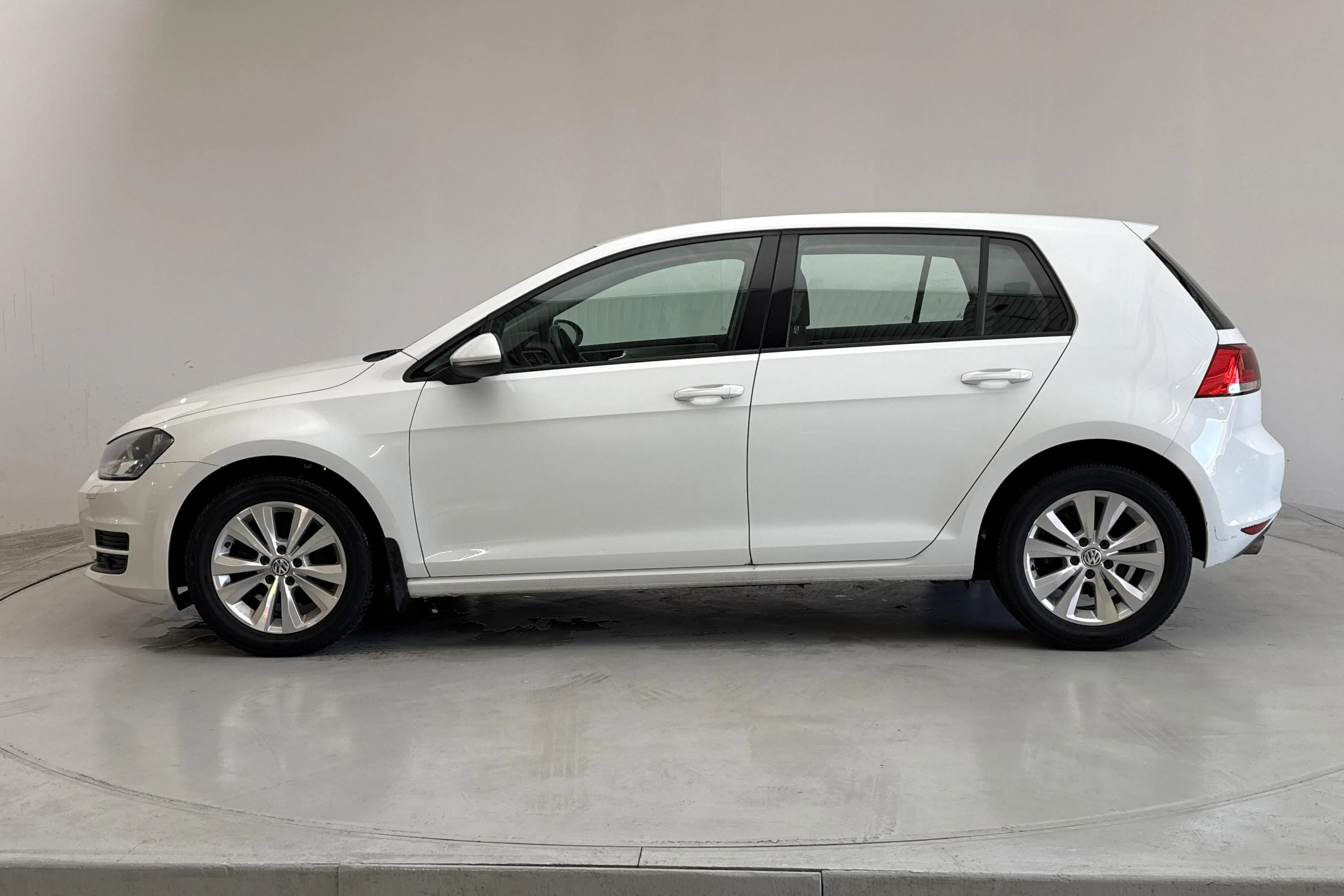 Presentation photo 2 of 10: VW Golf VII 1.2 TSI 5dr (105hk) - 87 050 km - Manual - white - 2014