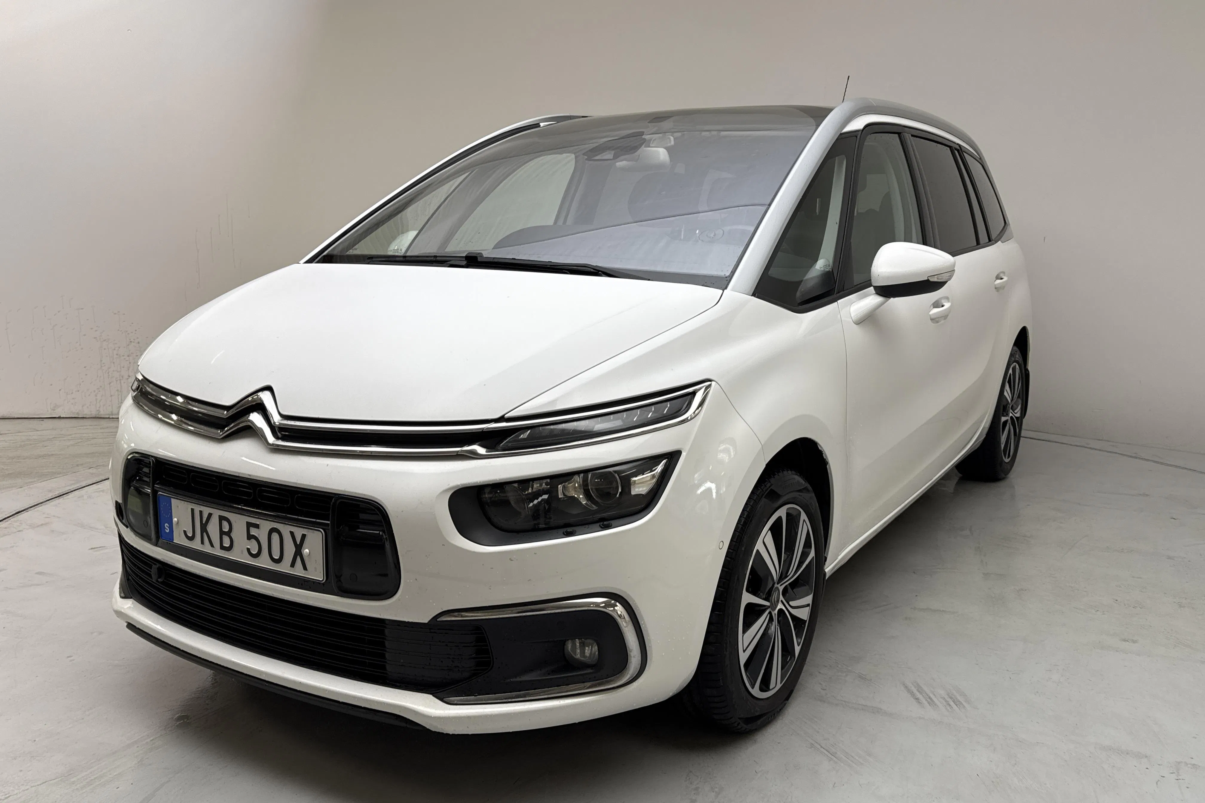 Presentation photo 1 of 16: Citroën C4 Grand Spacetourer BlueHDi (130hk) - 168 450 km - Automatic - white - 2019