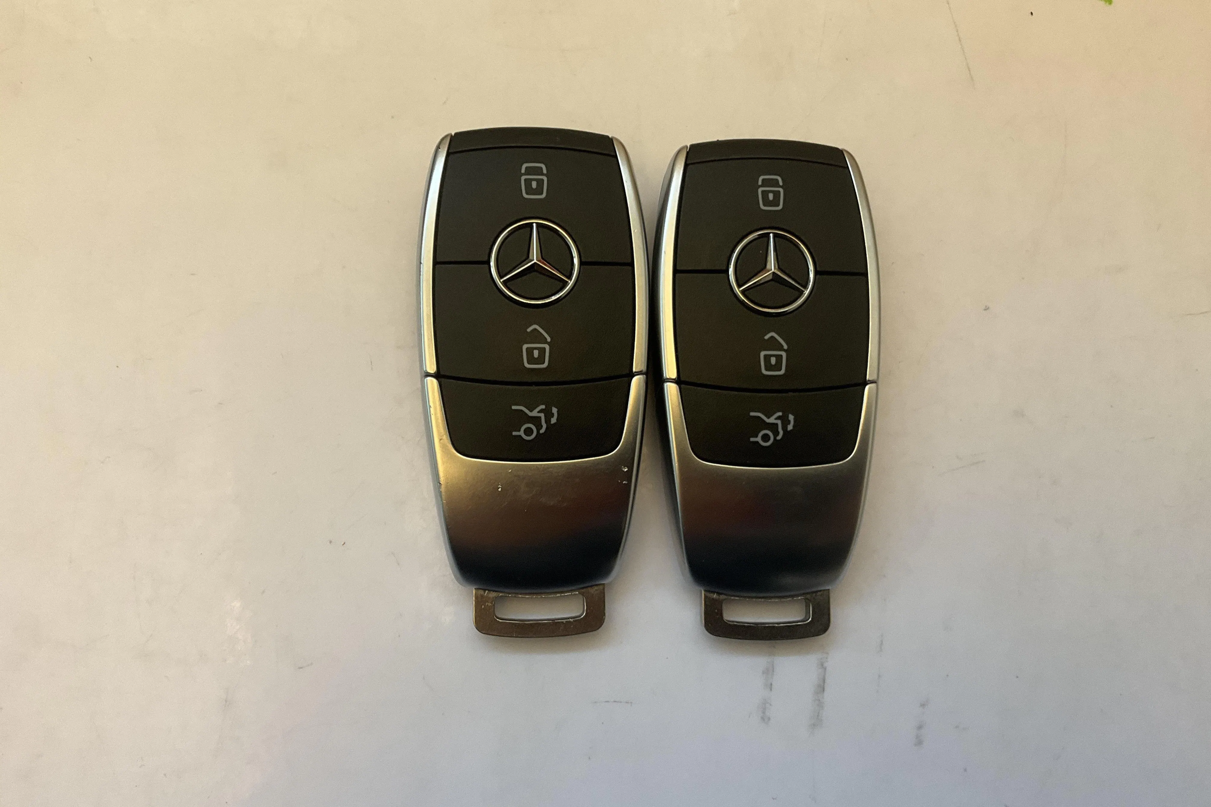 Presentation photo 16 of 16: Mercedes EQB 300 4MATIC X243 (228hk) - 58 870 km - Automatic - red - 2024