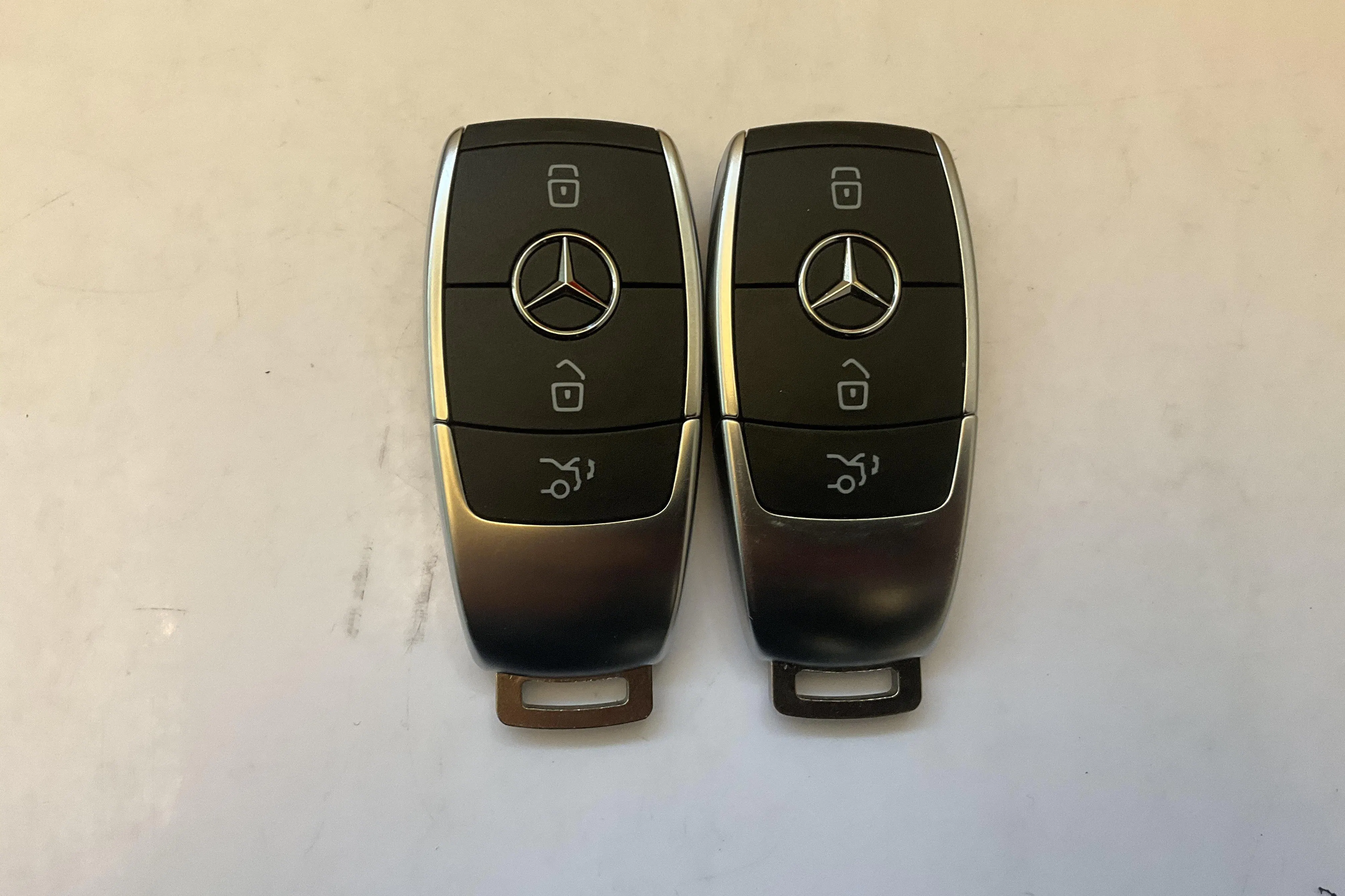 Presentation photo 17 of 17: Mercedes EQA 250+ H243 (190hk) - 29 650 km - Automatic - red - 2024