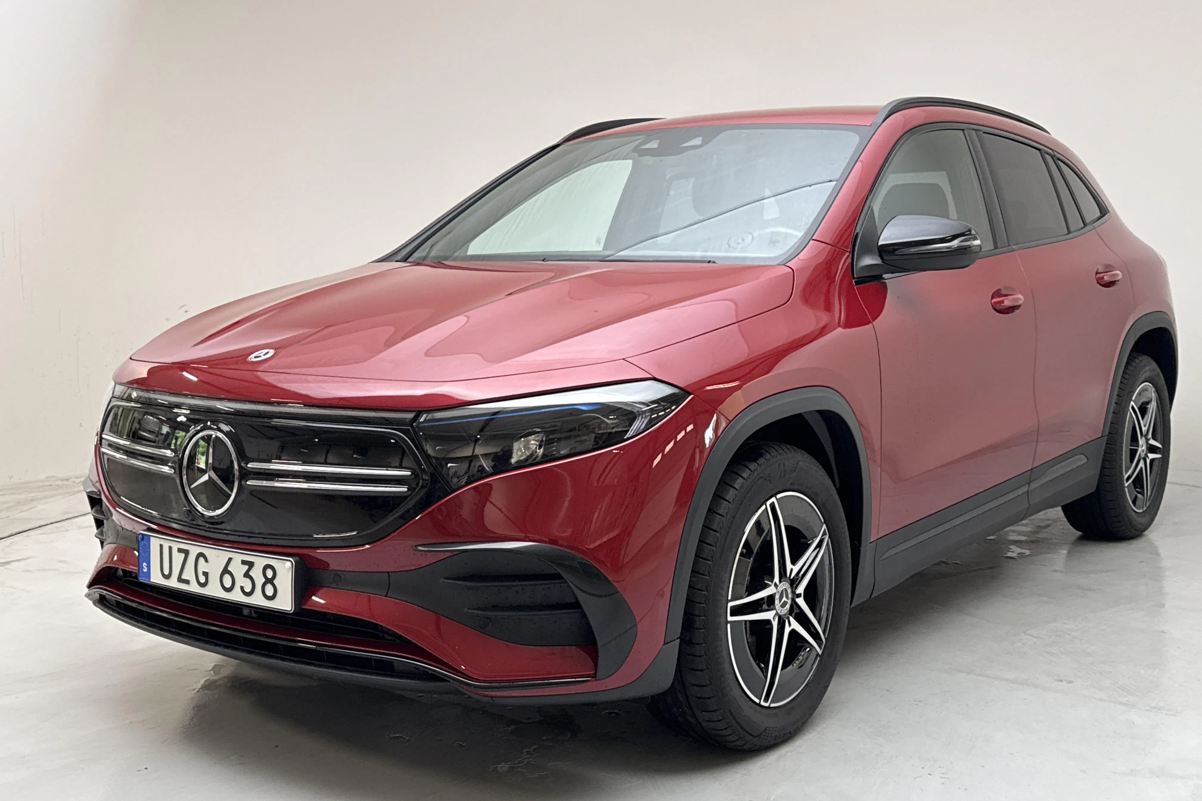 Presentation photo 1 of 17: Mercedes EQA 250+ H243 (190hk) - 29 650 km - Automatic - red - 2024