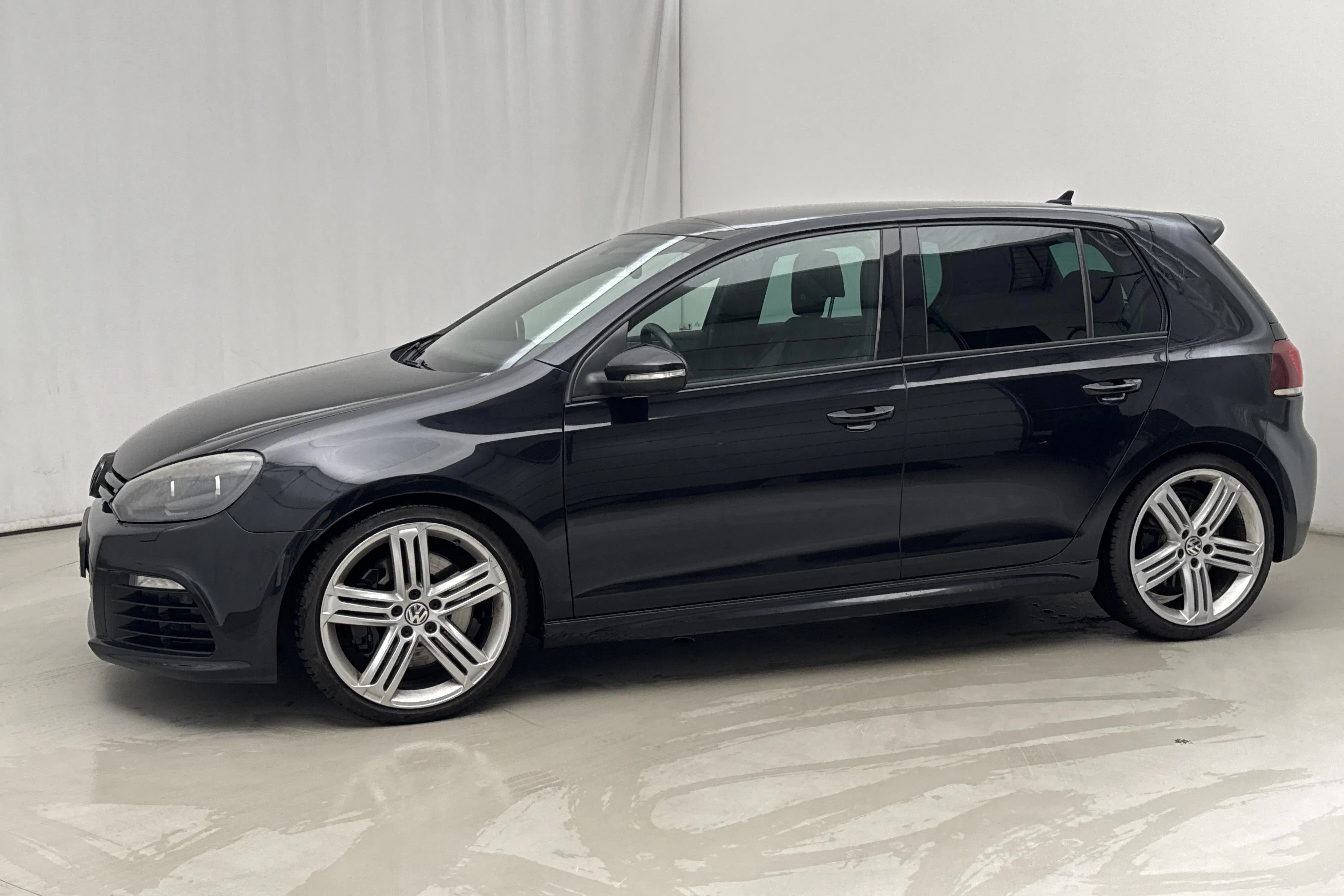 Presentation photo 2 of 16: VW Golf VI R 4-MOTION 5dr (270hk) - 161 030 km - Automatic - black - 2011