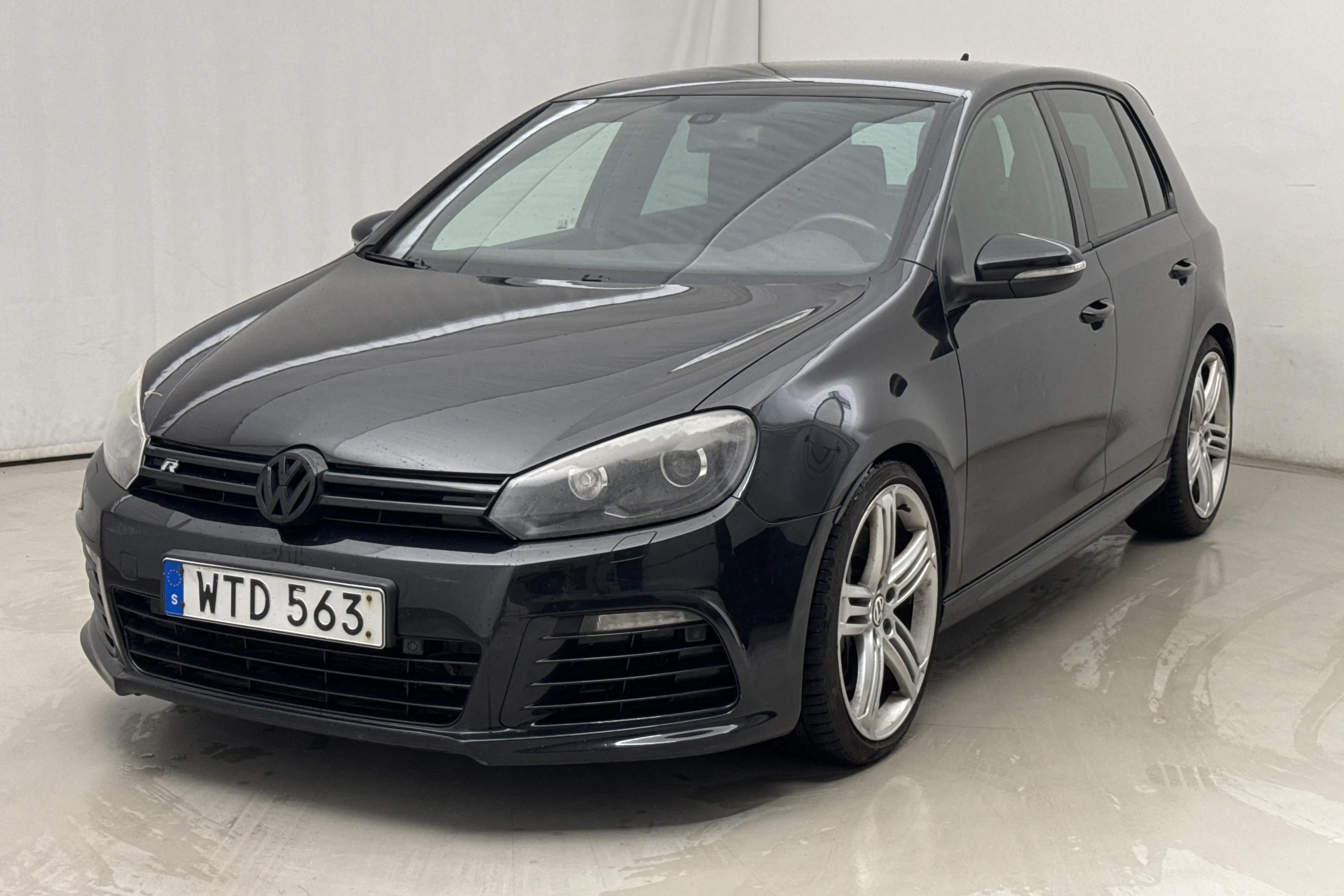 Presentation photo 1 of 16: VW Golf VI R 4-MOTION 5dr (270hk) - 161 030 km - Automatic - black - 2011