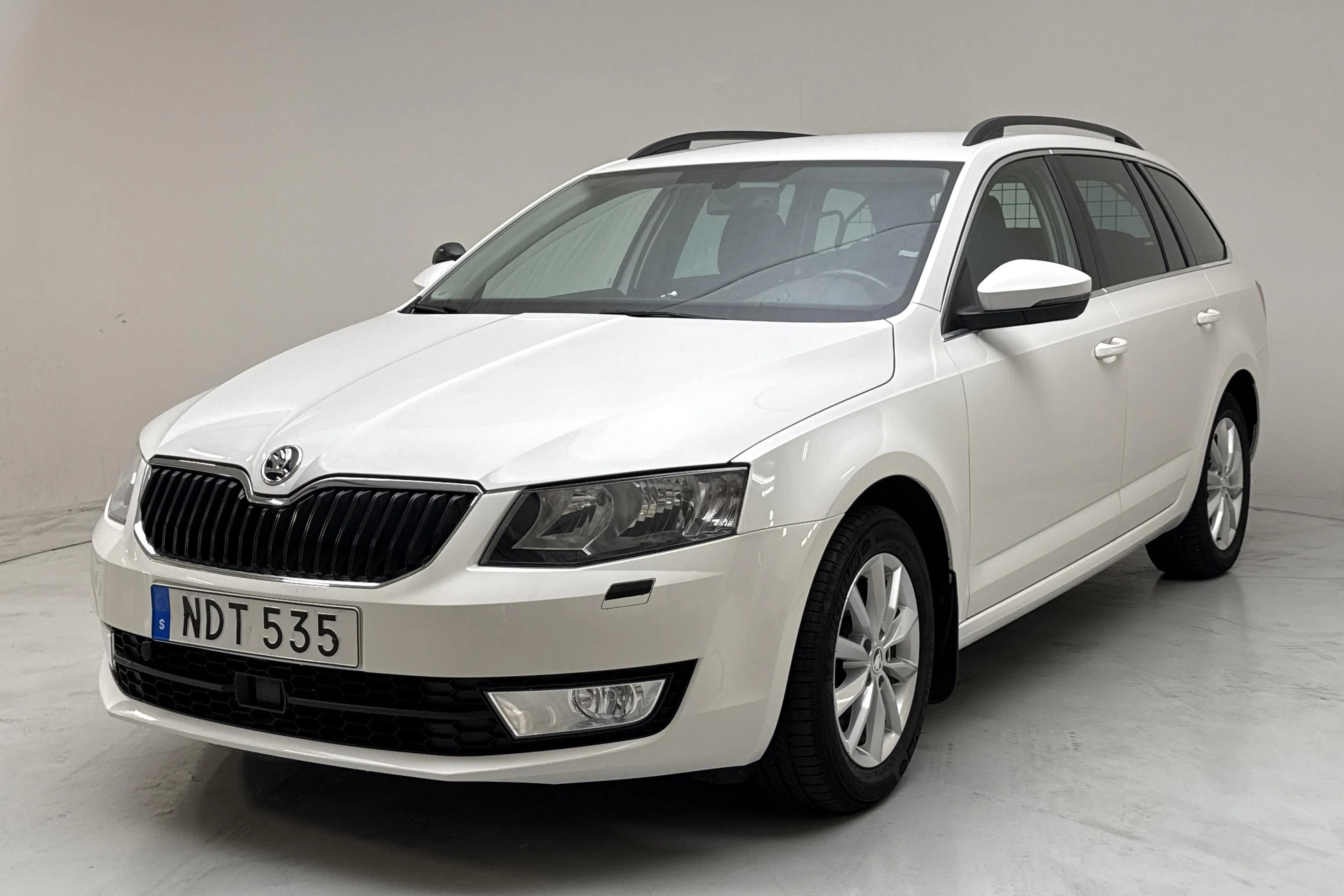 Presentationsfoto 1 av 12: Skoda Octavia III 1.4 G-TEC Combi (110hk) - 7 721 mil - Manuell - vit - 2016