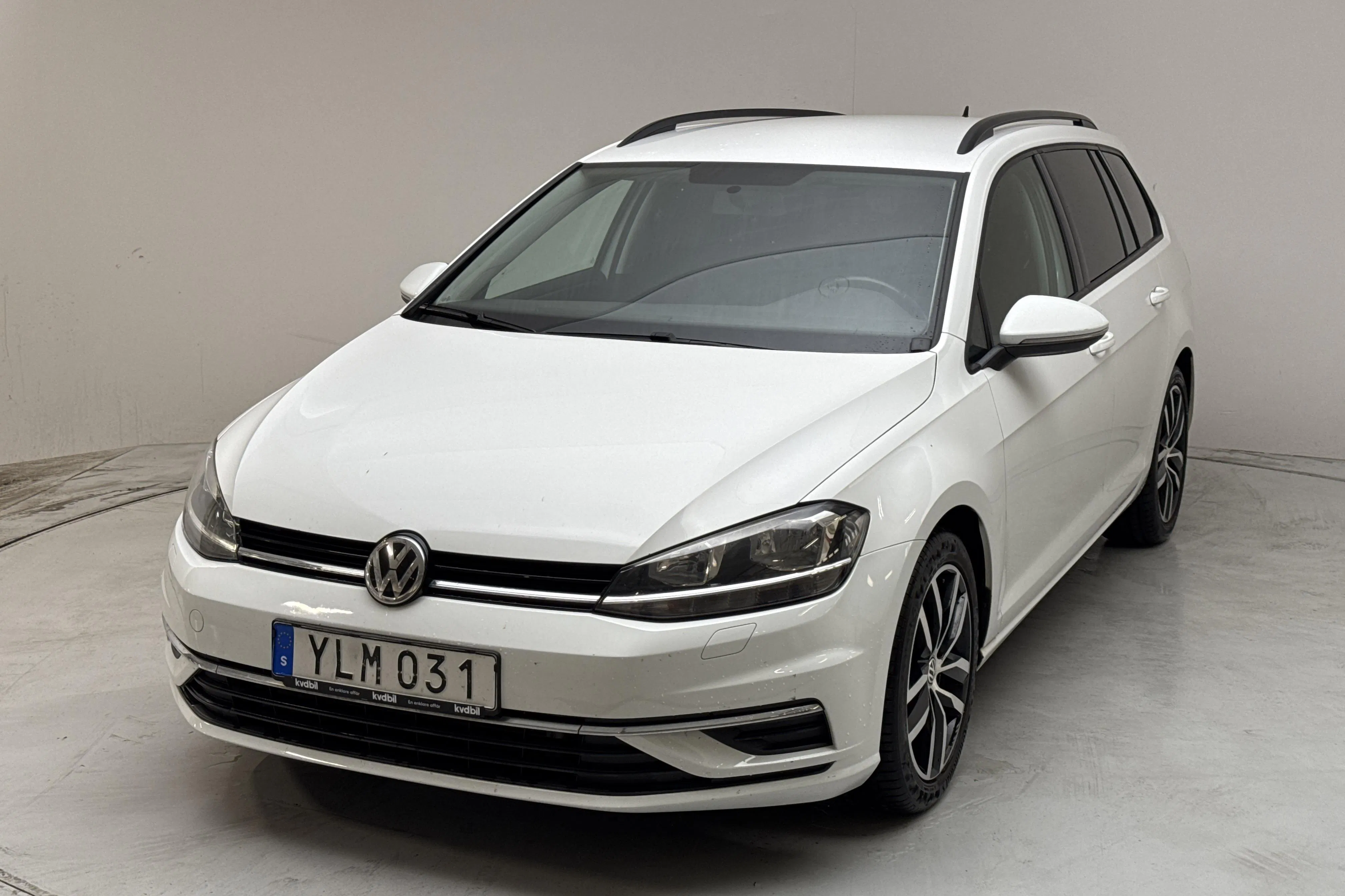 Presentation photo 1 of 15: VW Golf VII 1.6 TDI Sportscombi (115hk) - 120 750 km - Automatic - white - 2017