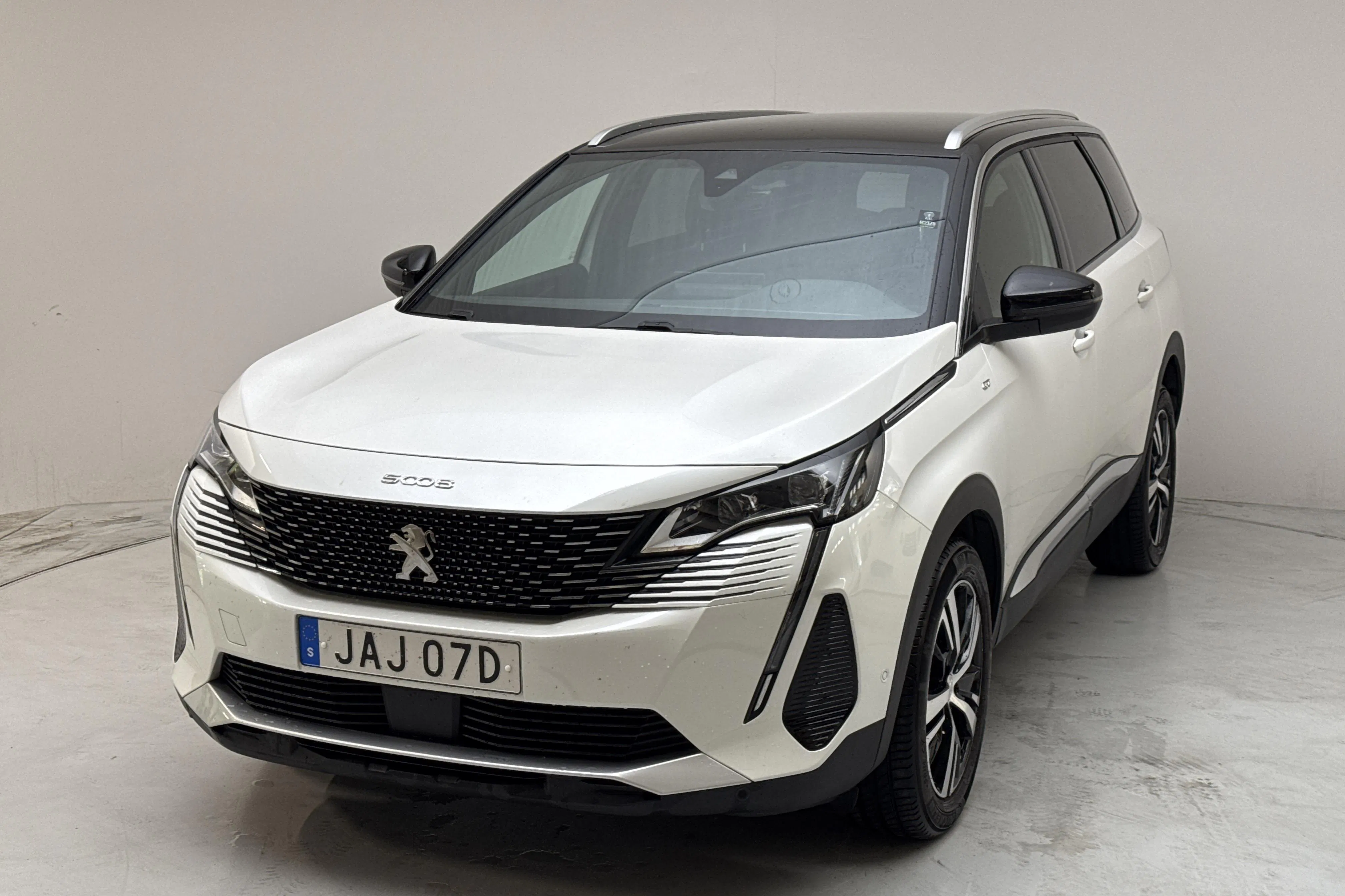 Presentation photo 1 of 15: Peugeot 5008 1.2 PureTech (130hk) - 49 300 km - Automatic - white - 2023