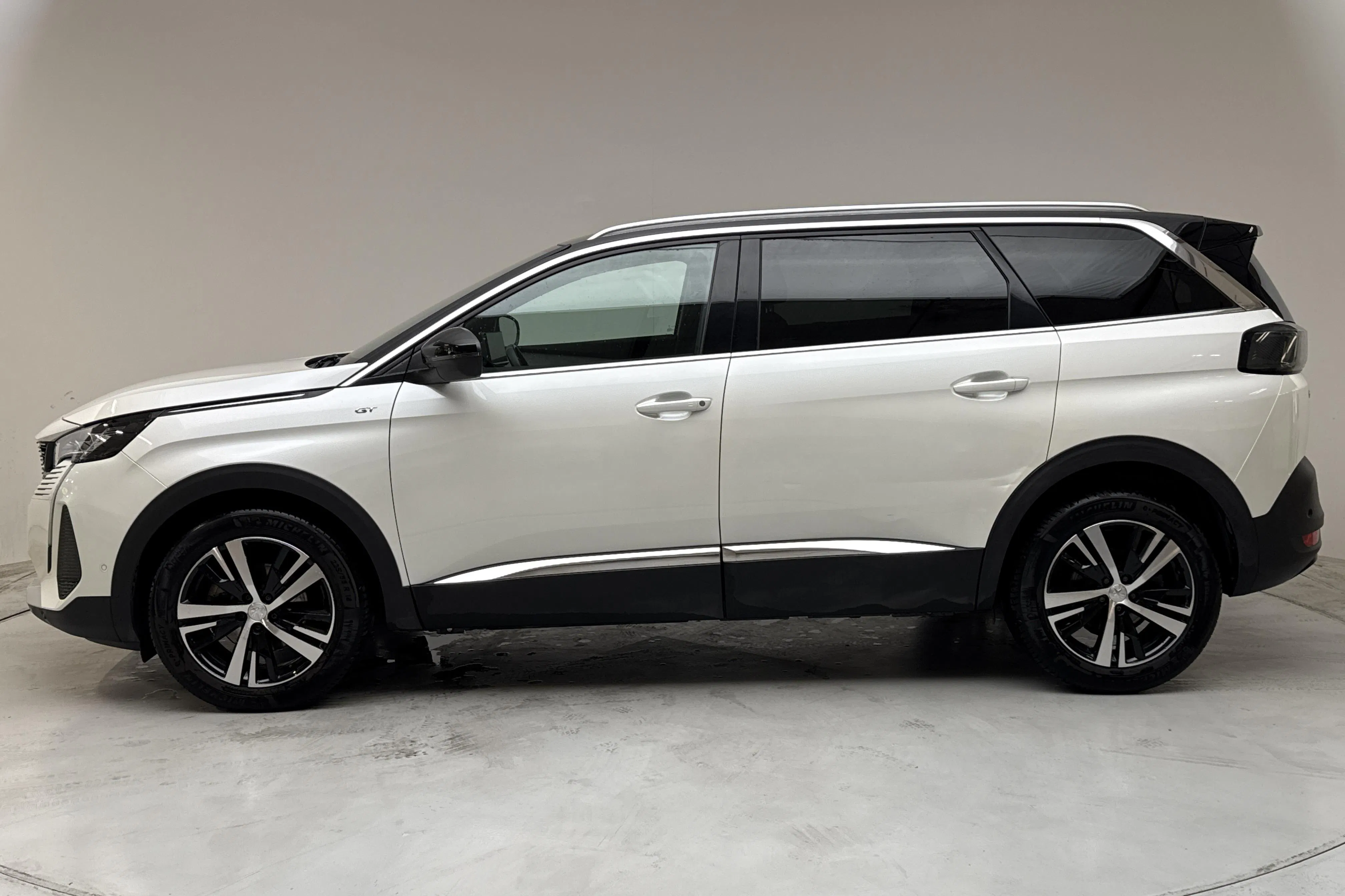 Presentation photo 2 of 15: Peugeot 5008 1.2 PureTech (130hk) - 49 300 km - Automatic - white - 2023