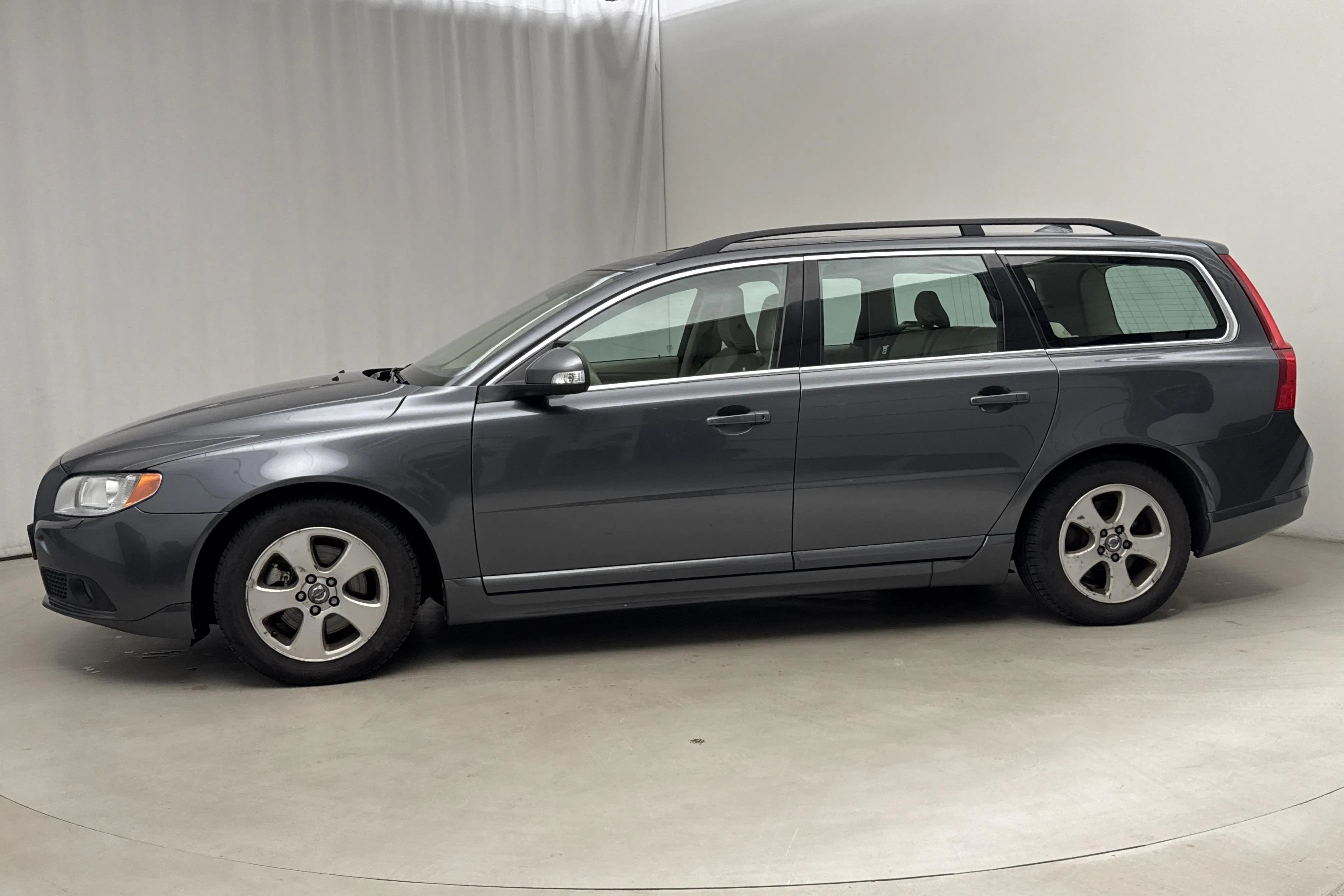 Presentationsfoto 2 av 15: Volvo V70 II 1.6D DRIVe (109hk) - 20 949 mil - Manuell - grå - 2010