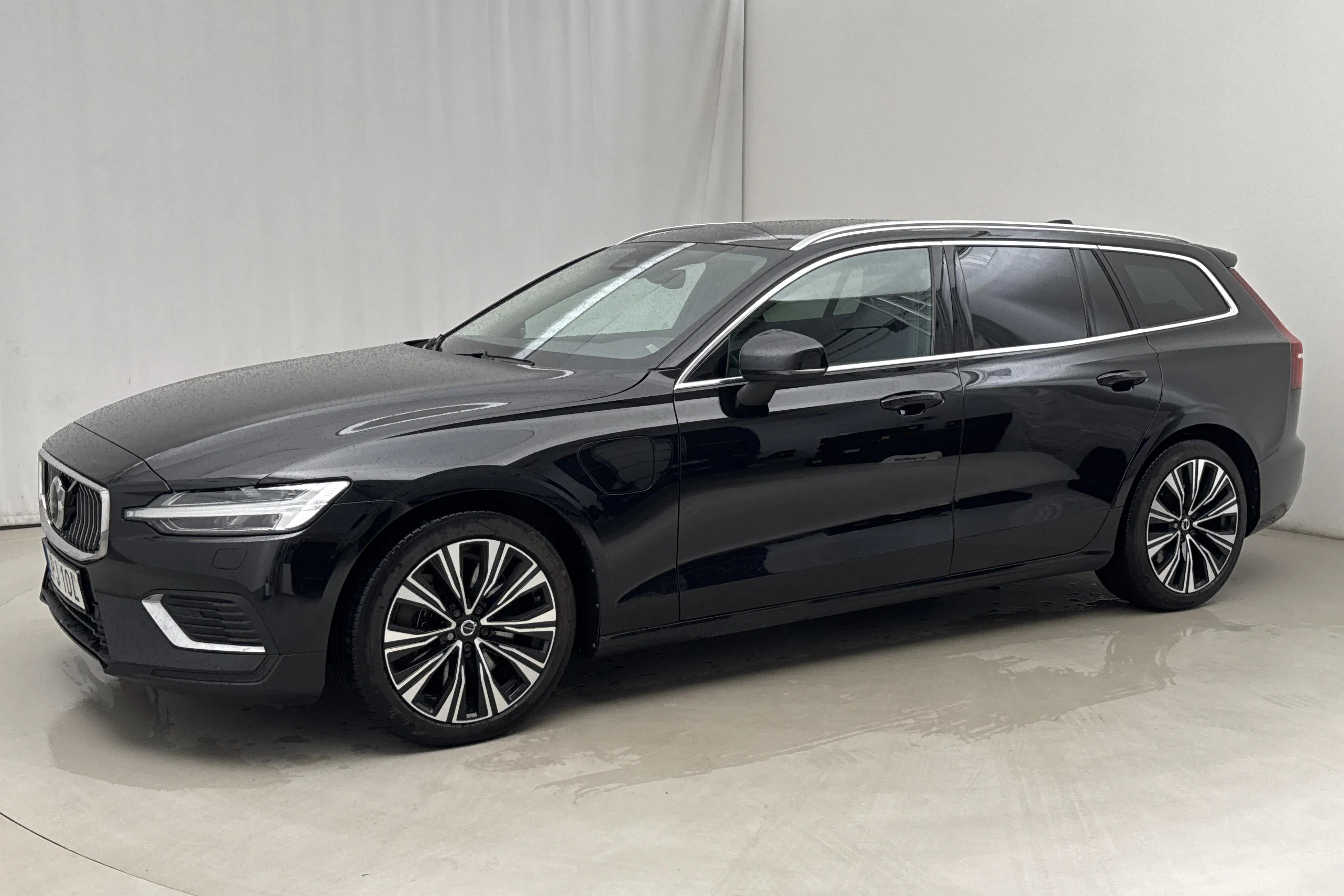 Presentation photo 2 of 21: Volvo V60 T6 AWD Recharge (350hk) - 159 230 km - Automatic - black - 2024