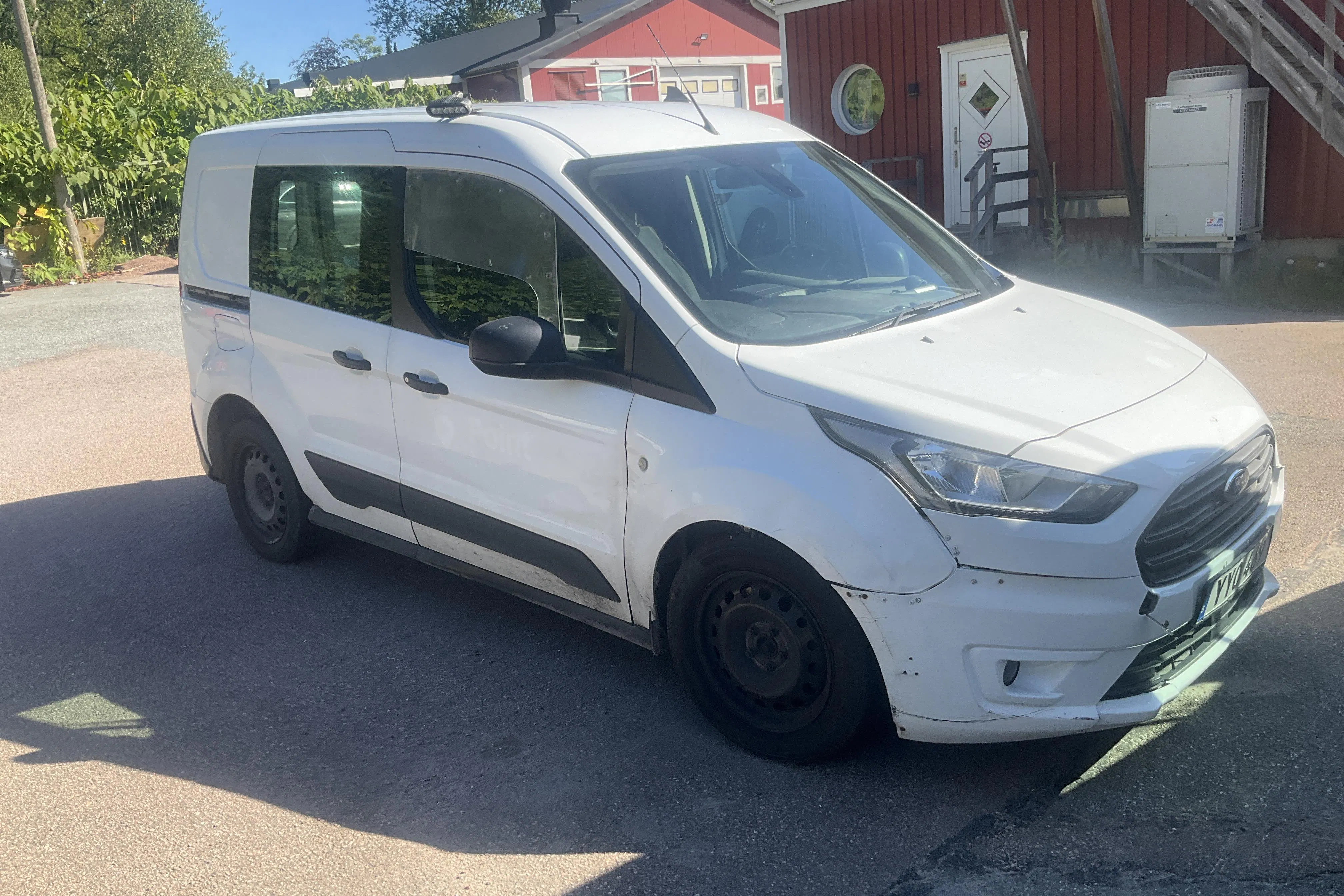 Presentation photo 1 of 12: Ford Transit Connect 1.5 EcoBlue (100hk) - 177 070 km - Automatic - white - 2021