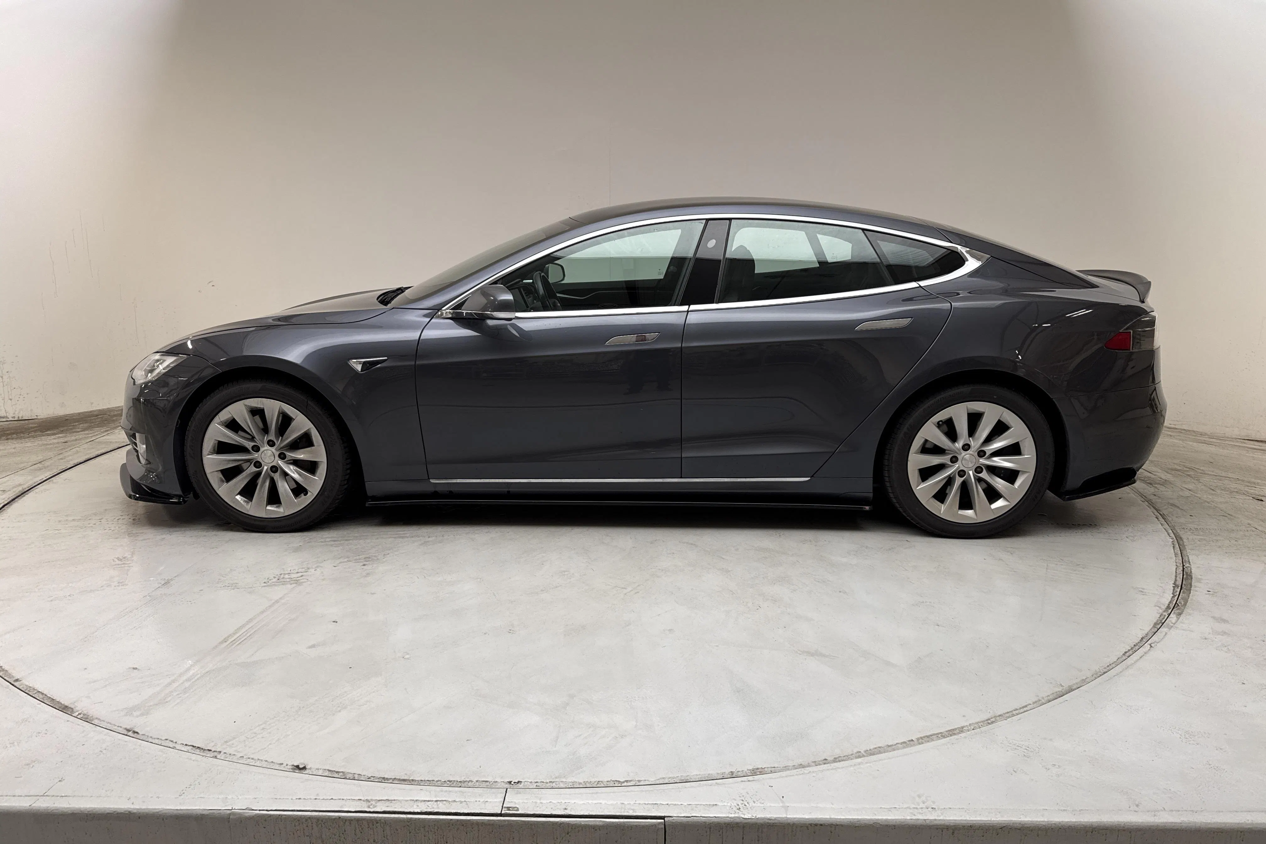Presentationsfoto 2 av 18: Tesla Model S 100D - 20 137 mil - Automat - grå - 2018