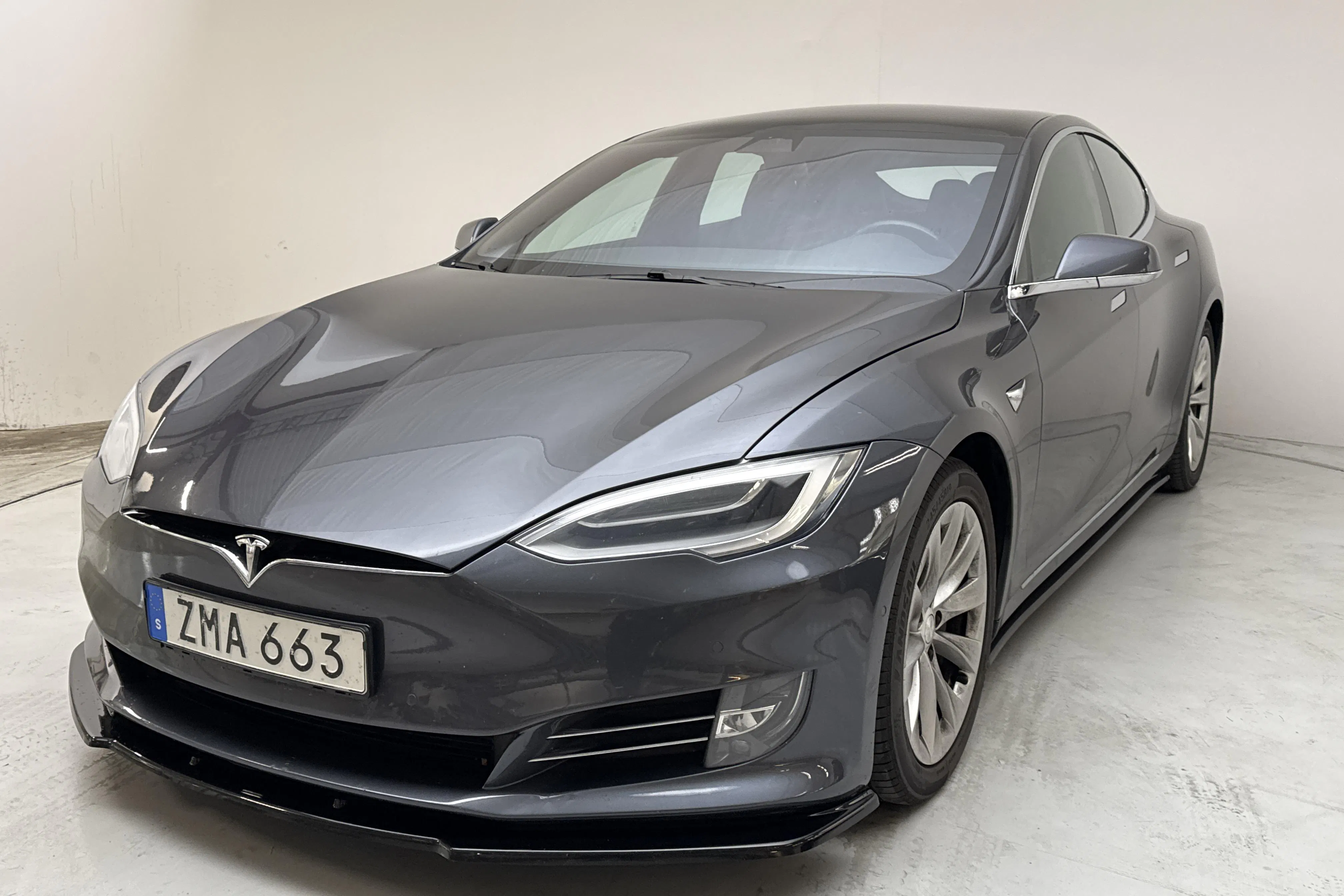 Presentationsfoto 1 av 18: Tesla Model S 100D - 20 137 mil - Automat - grå - 2018