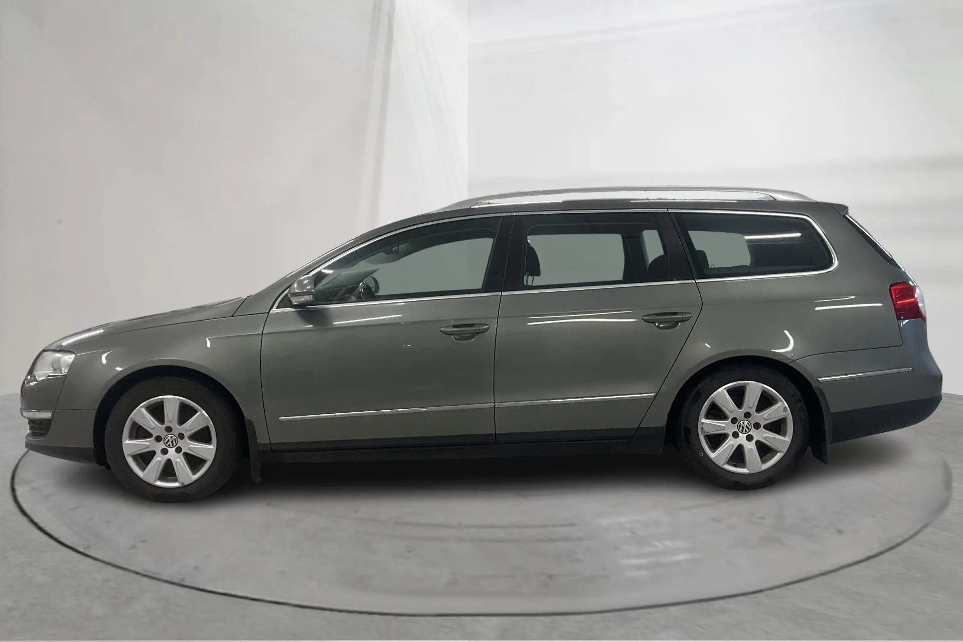 Presentation photo 2 of 17: VW Passat 2.0 TDI Variant 4-Motion (140hk) - 187 360 km - Manual - dark green - 2008