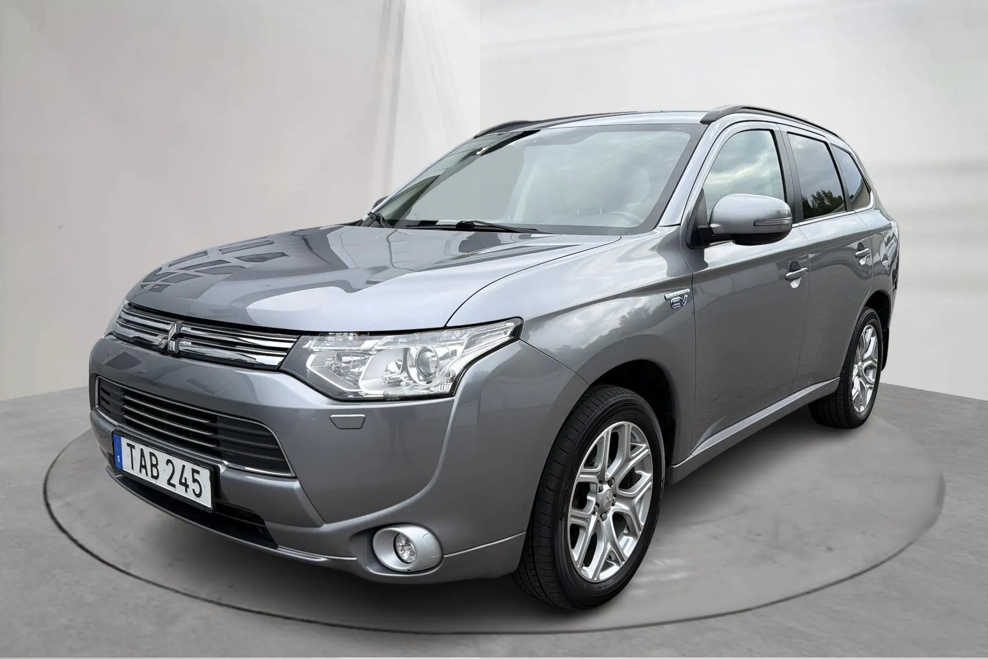 Presentationsfoto 1 av 15: Mitsubishi Outlander 2.0 Plug-in Hybrid 4WD (121hk) - 14 438 mil - Automat - 2014