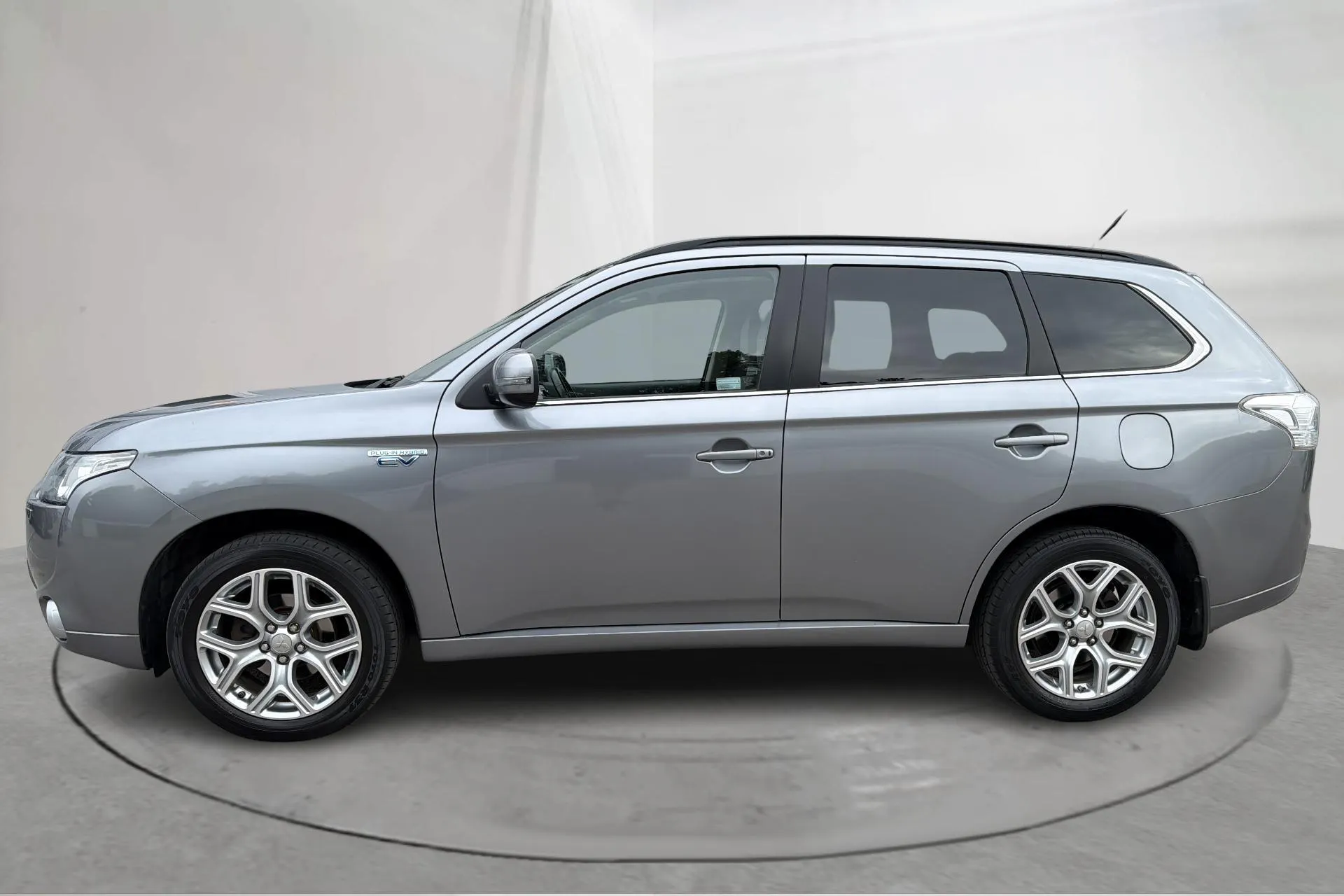 Presentationsfoto 2 av 15: Mitsubishi Outlander 2.0 Plug-in Hybrid 4WD (121hk) - 14 438 mil - Automat - 2014