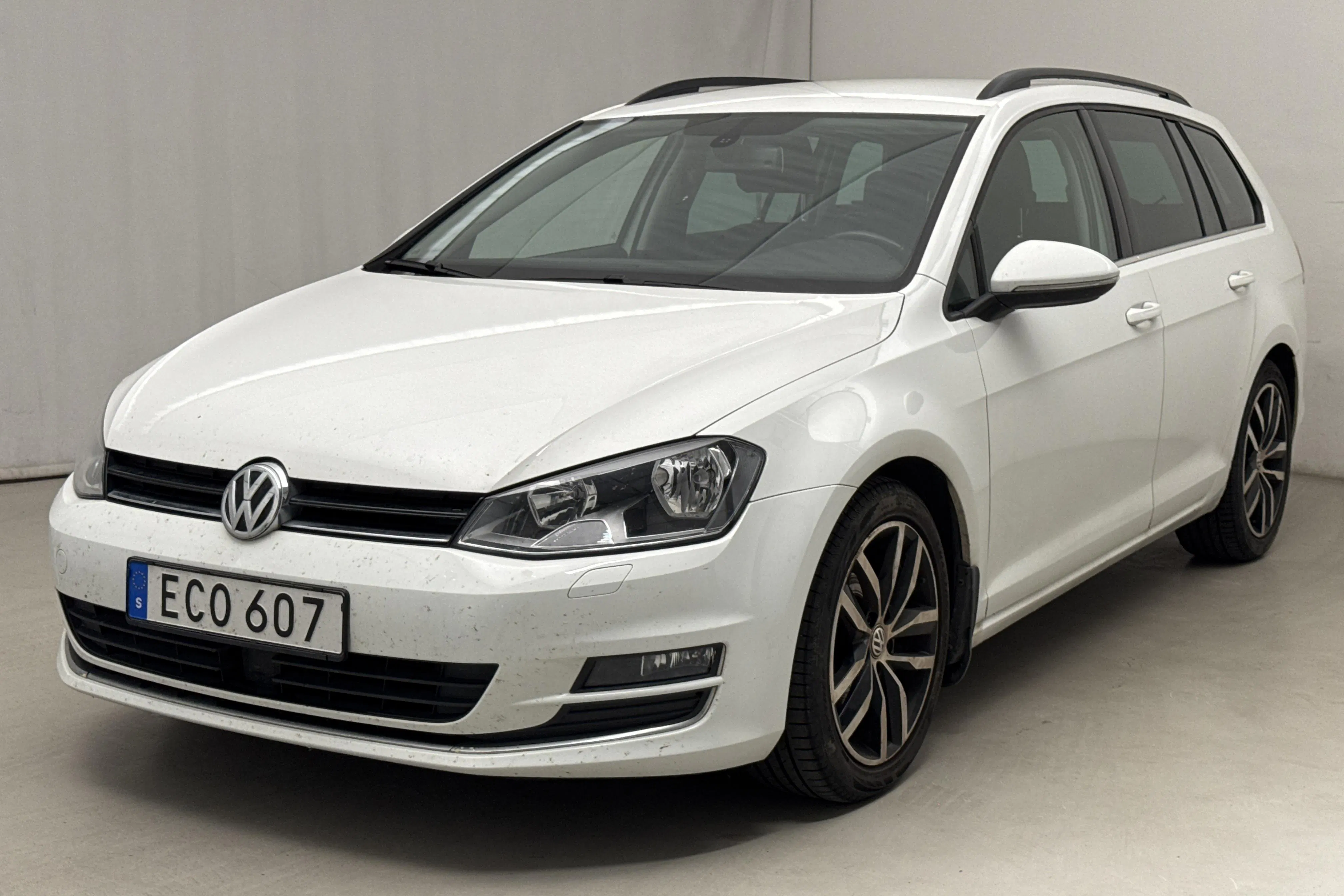Presentationsfoto 1 av 16: VW Golf VII 1.4 TSI Sportscombi (140hk) - 22 075 mil - Manuell - vit - 2014