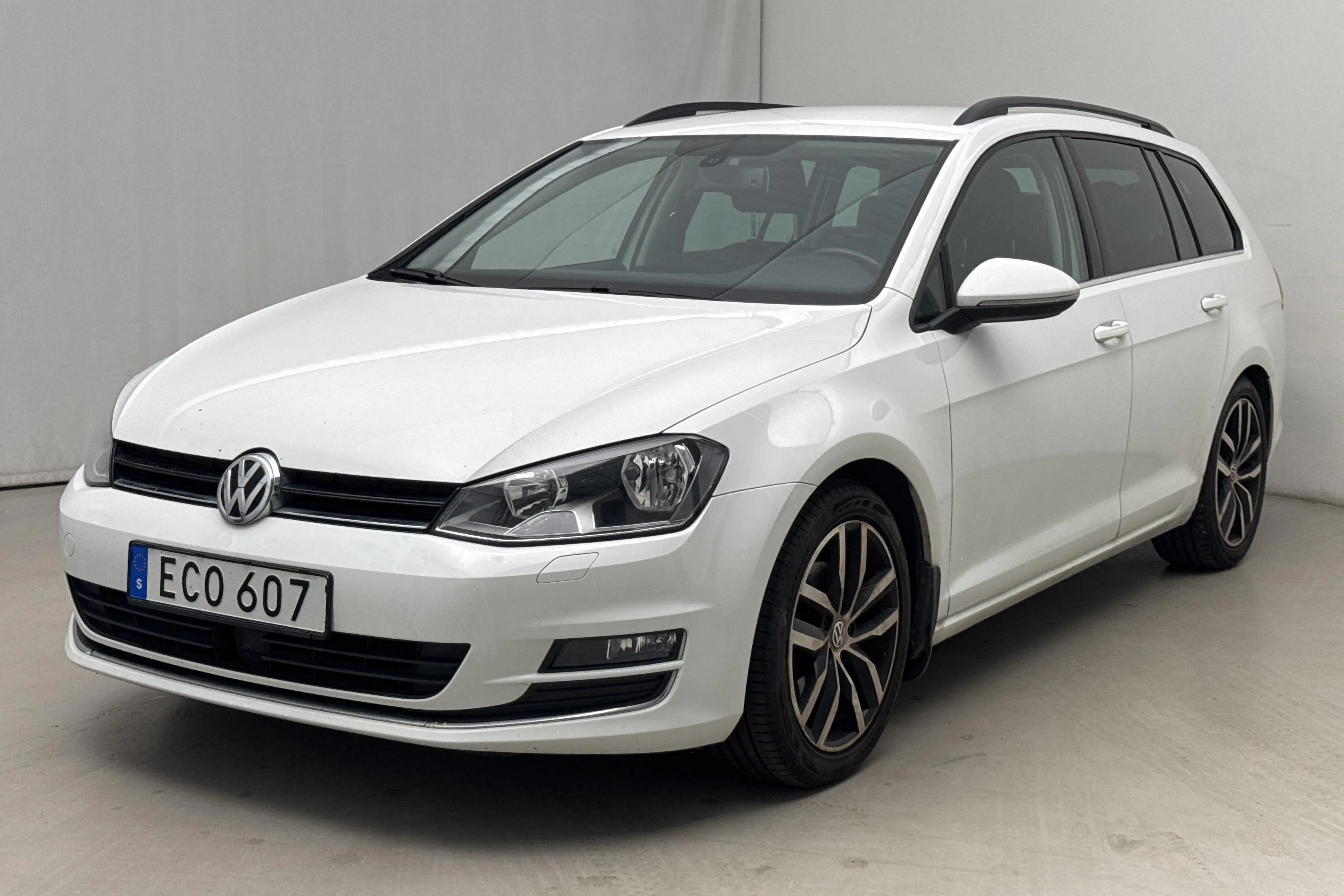 Presentation photo 1 of 16: VW Golf VII 1.4 TSI Sportscombi (140hk) - 220 750 km - Manual - white - 2014
