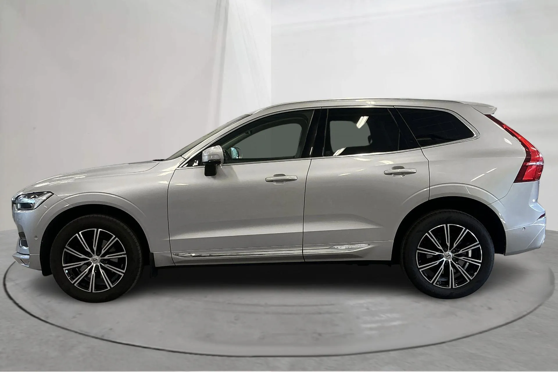 Presentationsfoto 2 av 19: Volvo XC60 D5 AWD (235hk) - 9 648 mil - Automat - Ljusbrun - 2018